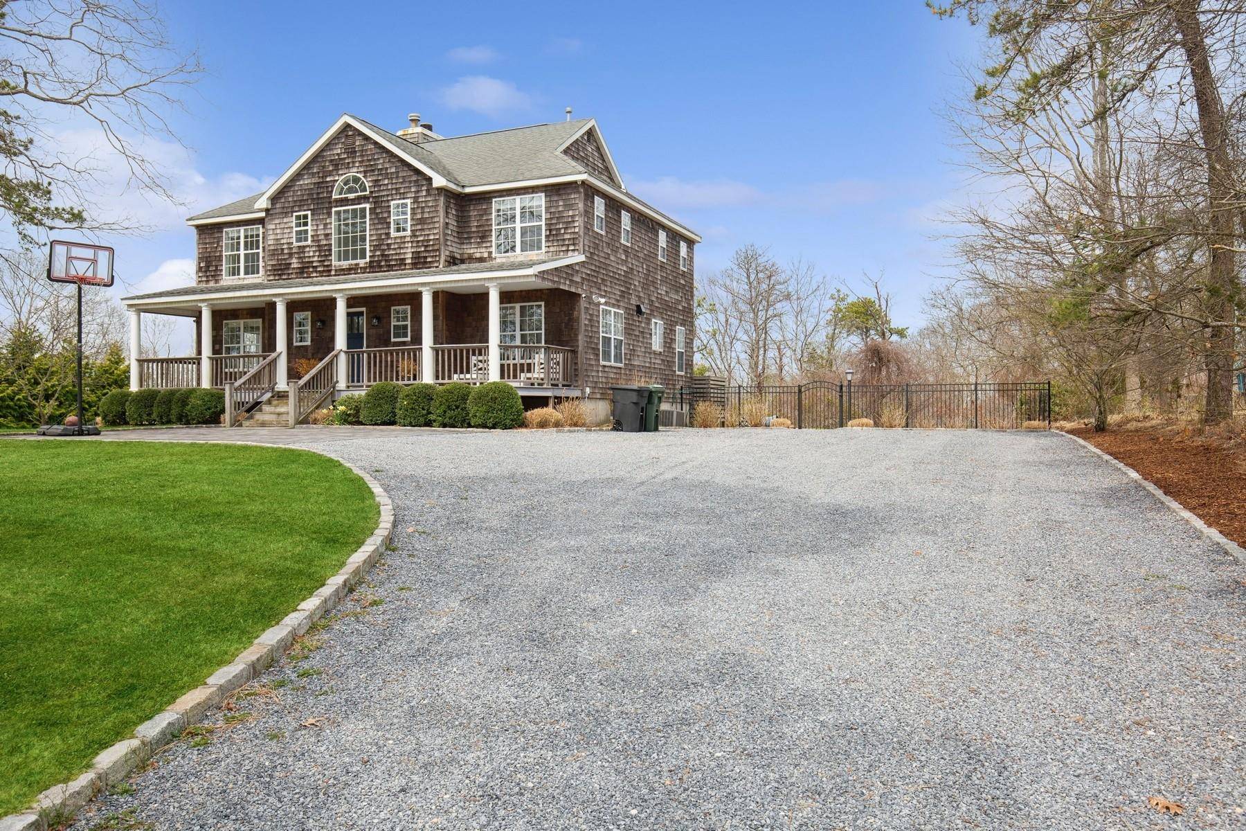 Hampton Bays, NY 11946,71 Old Canoe Place RD