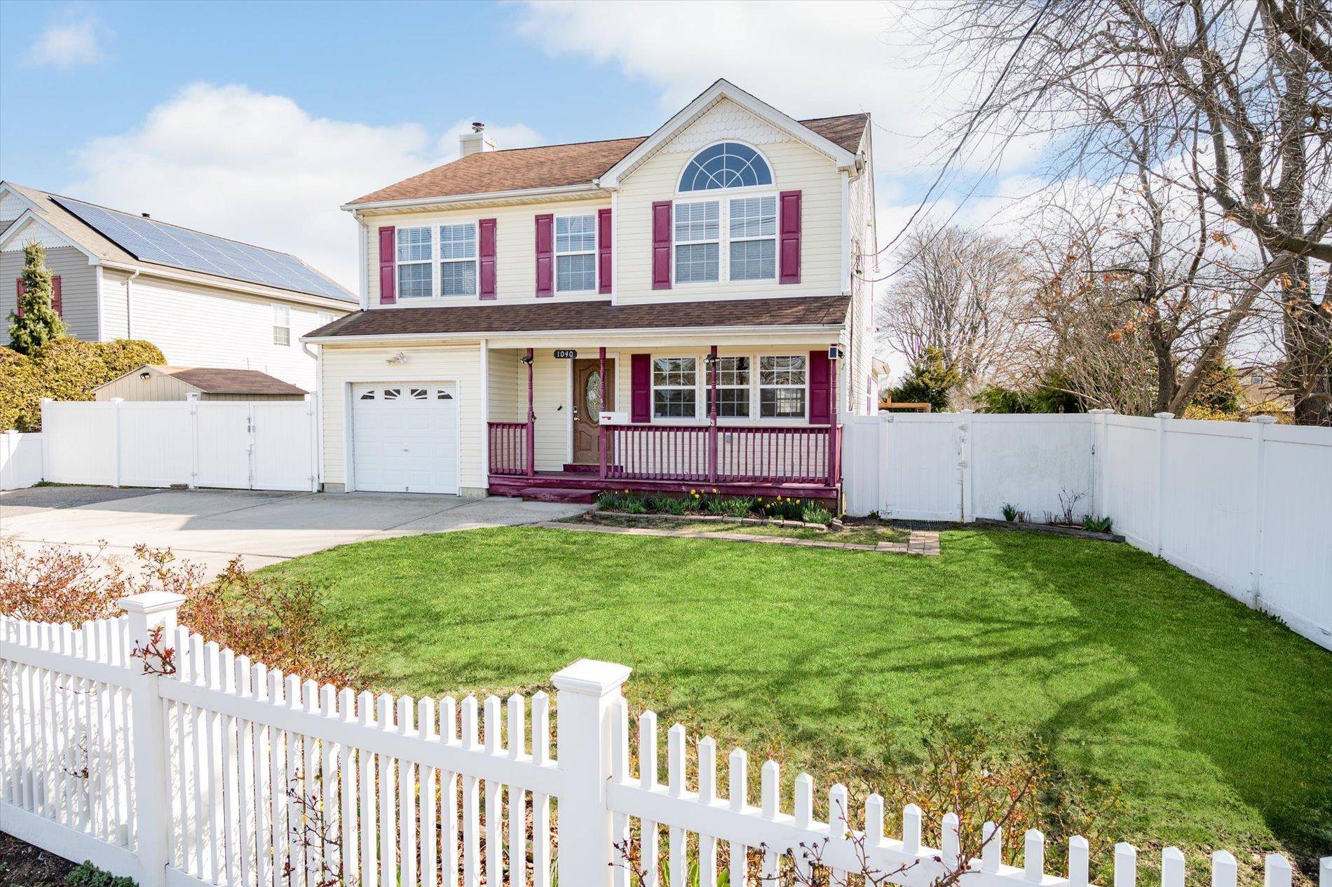 West Babylon, NY 11704,1040 Wellwood AVE