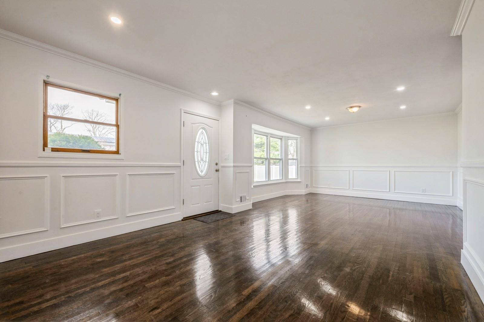 Commack, NY 11725,5 Crest LN