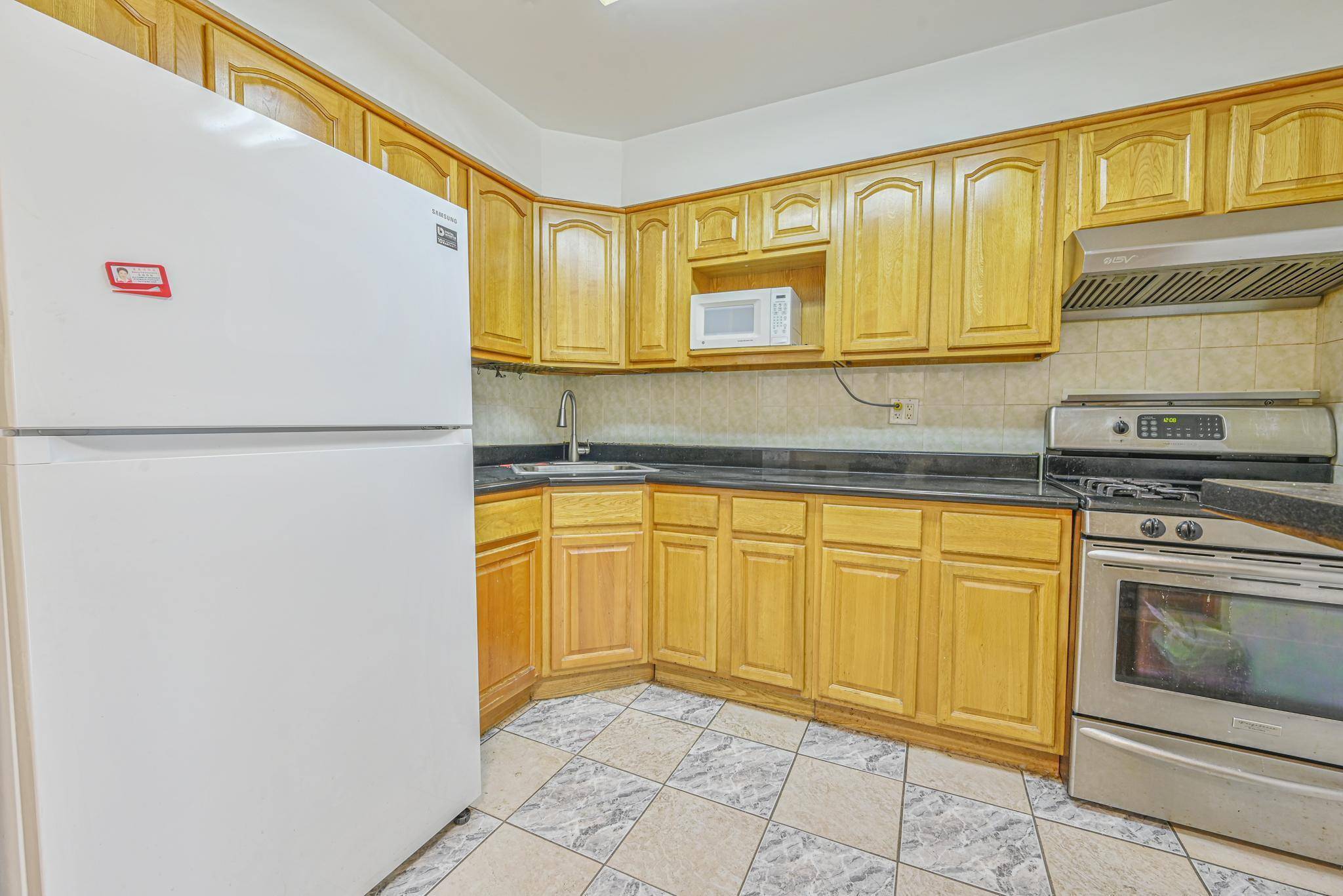 Jamaica Estates, NY 11432,86-53 Avon #3