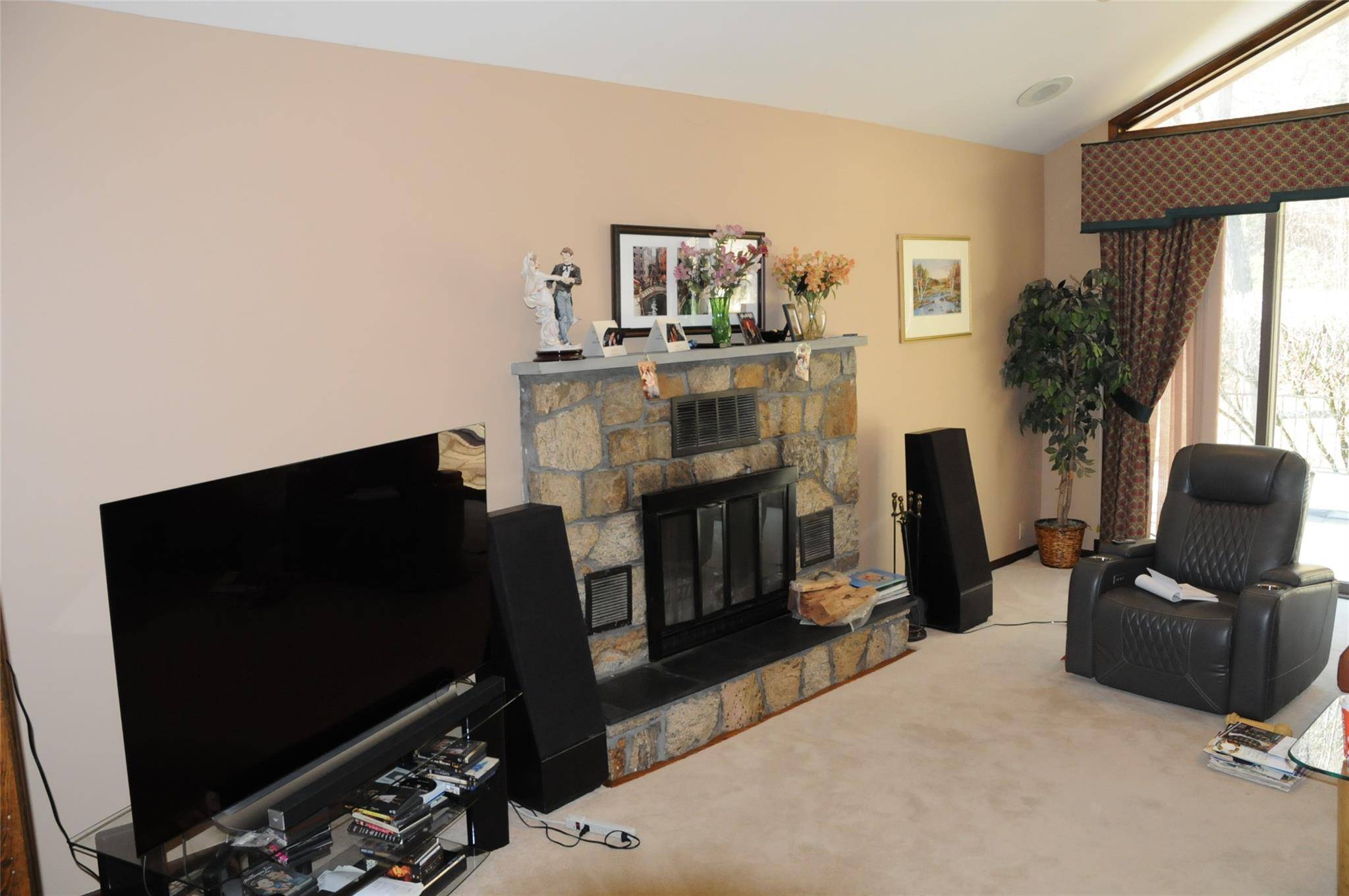 Pleasantville, NY 10570,8 Tumblebrook CT