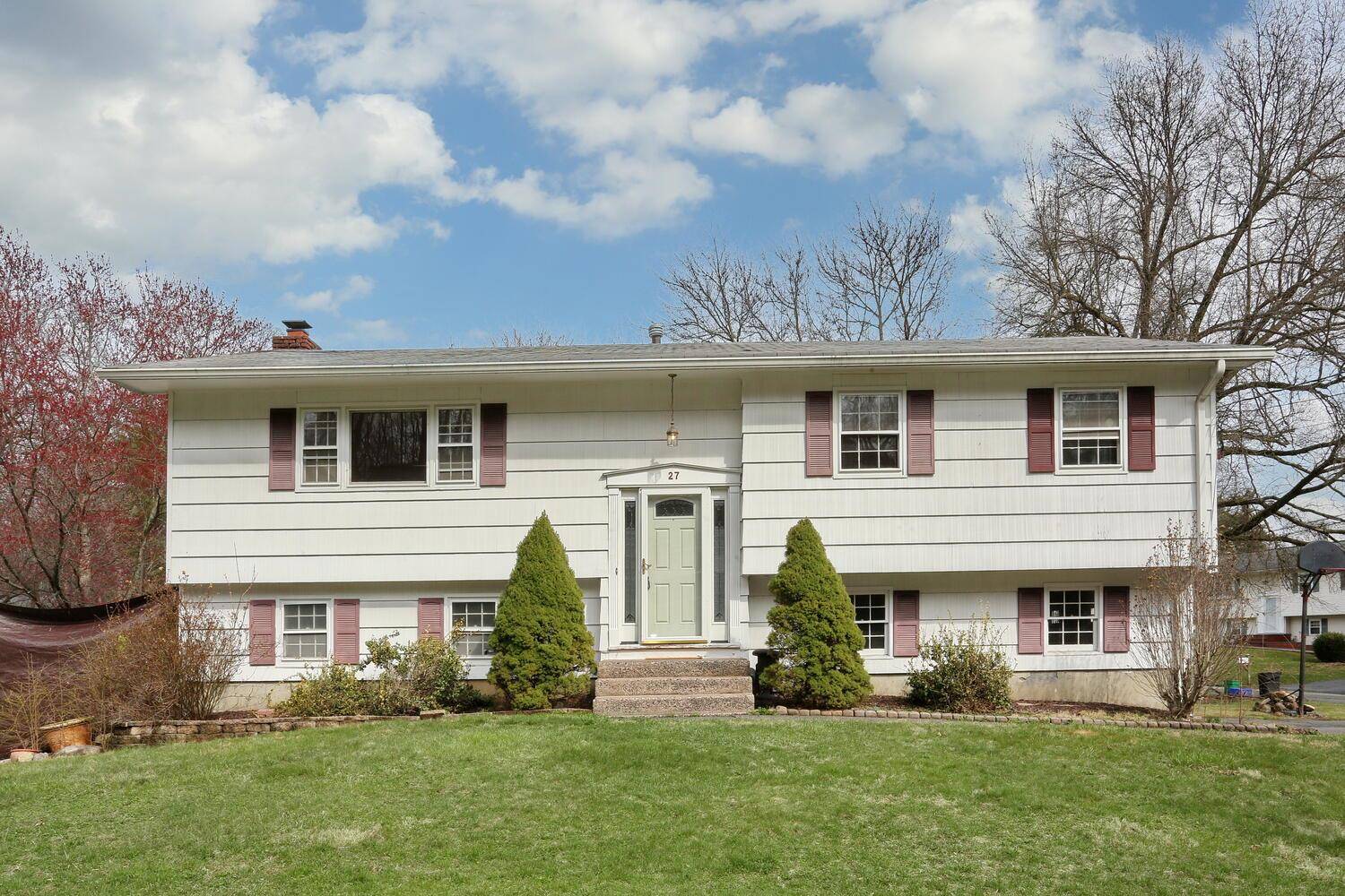 New City, NY 10956,27 Great Oaks DR