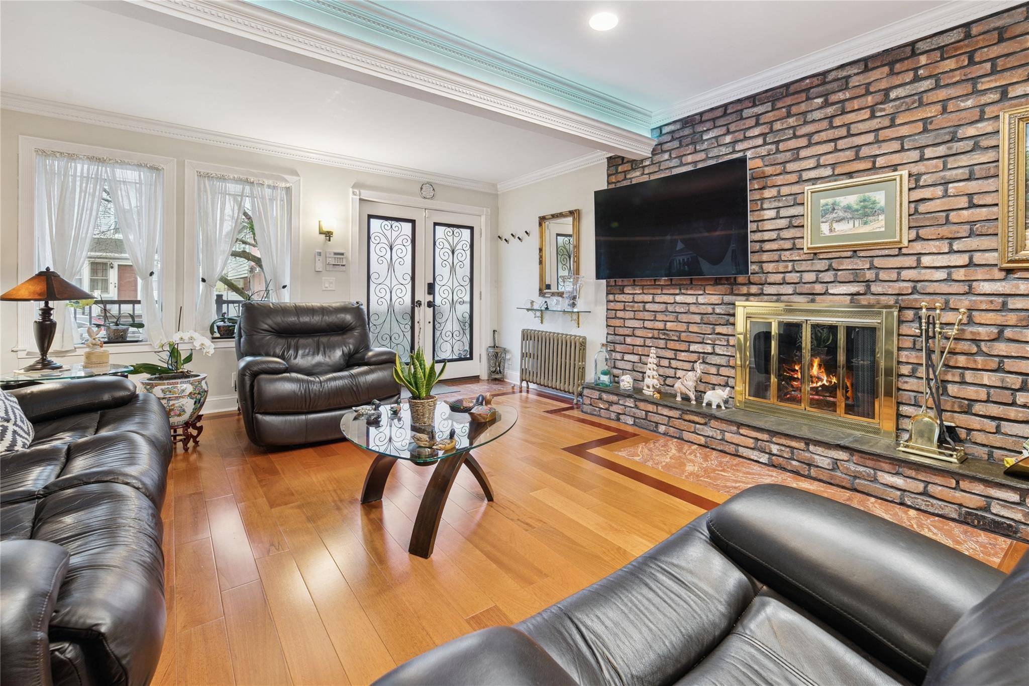 Floral Park, NY 11001,87-15 258th ST