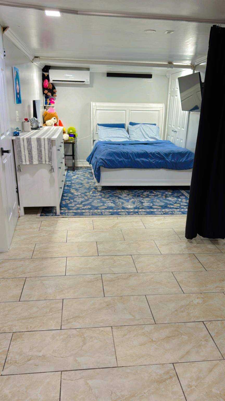 Valley Stream, NY 11580,73 Hamilton AVE