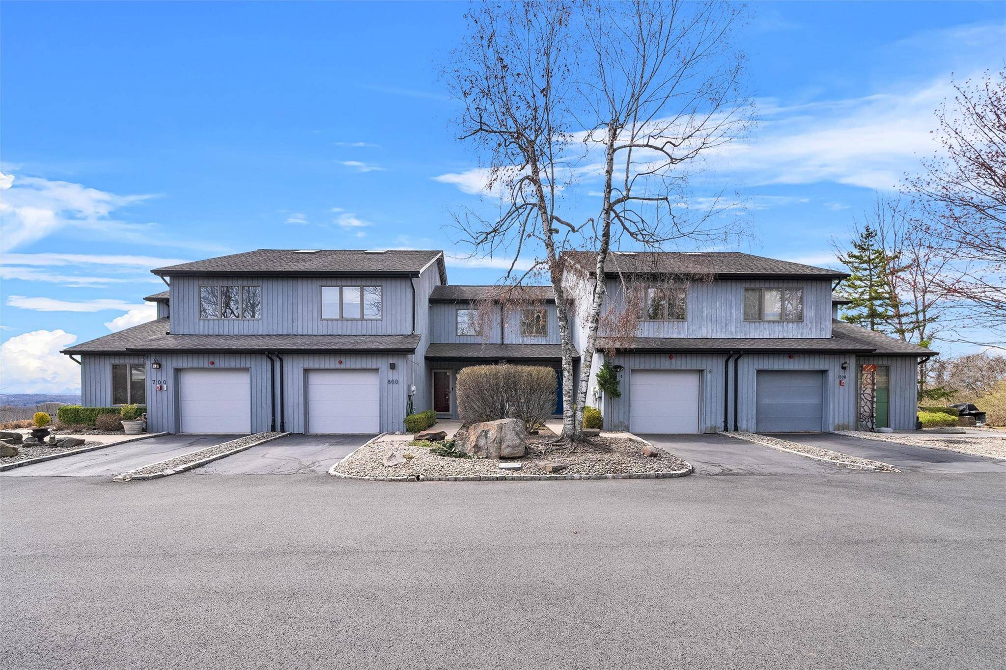 Valley Cottage, NY 10989,900 Astri TER