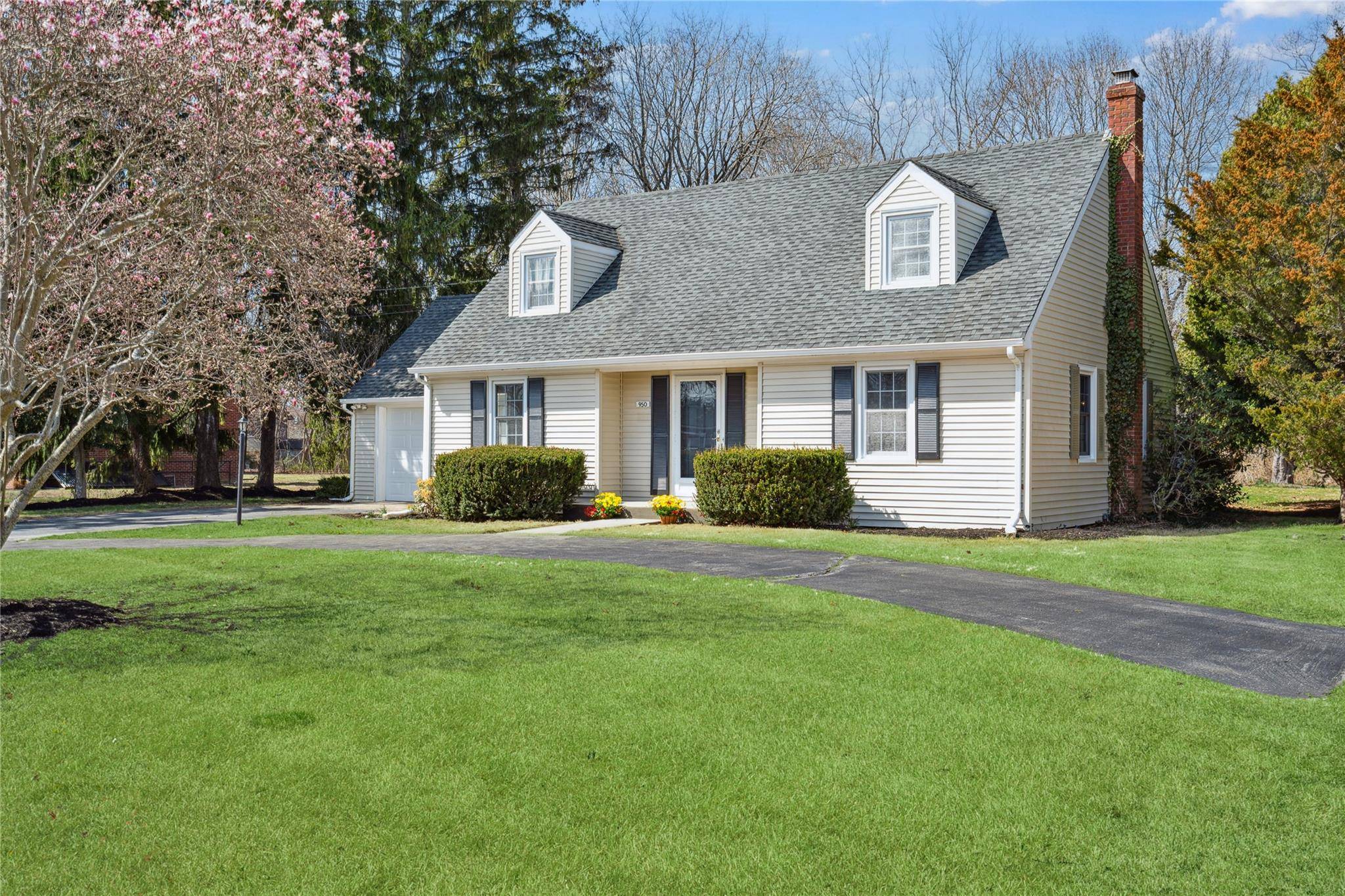 Southold, NY 11971,950 Main Bayview RD