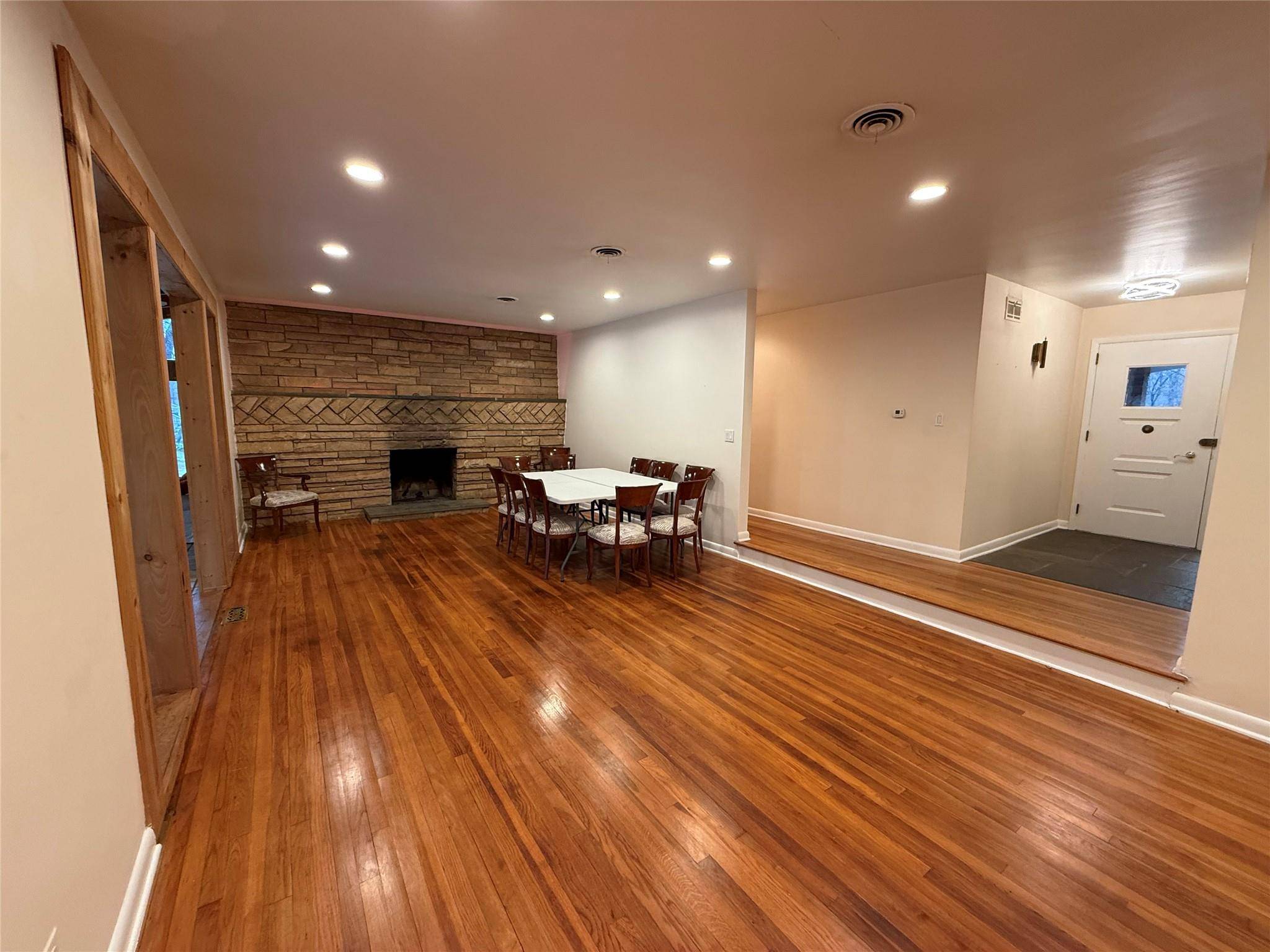 Montebello, NY 10901,12 East PL