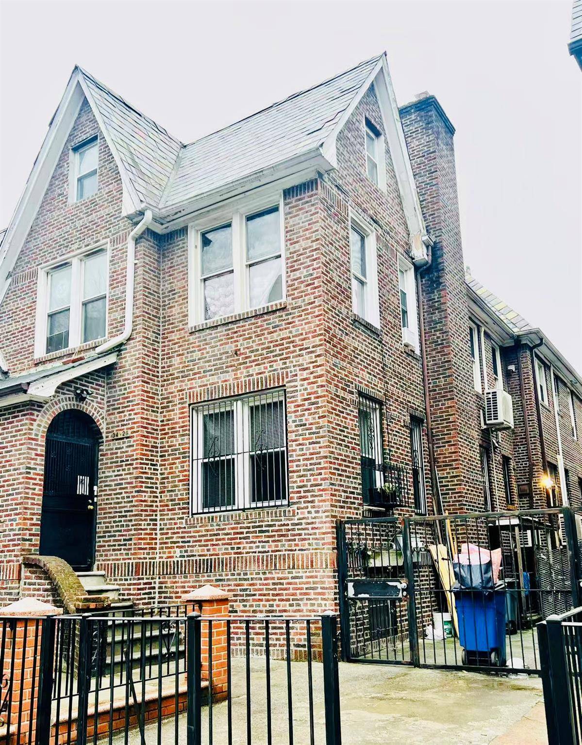 Jackson Heights, NY 11372,34-26 90 St