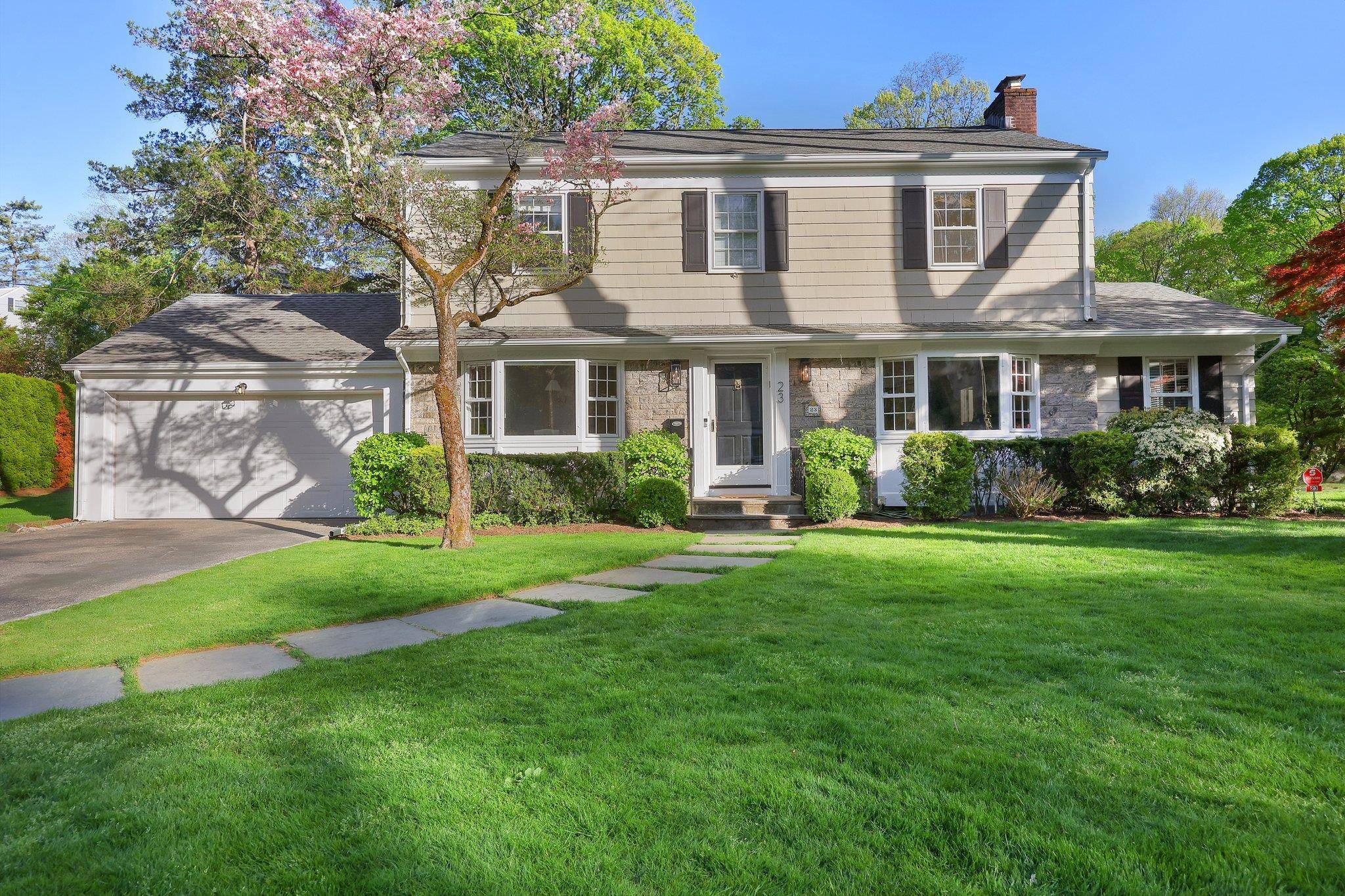 Larchmont, NY 10538,23 Bonnie WAY