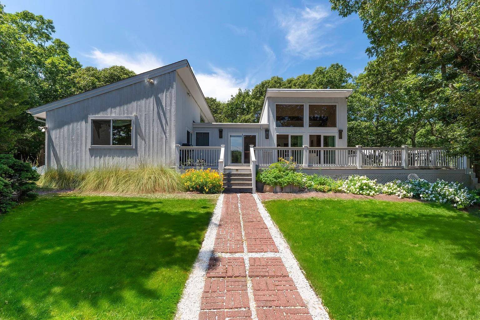 East Hampton, NY 11937,1 Monument LN