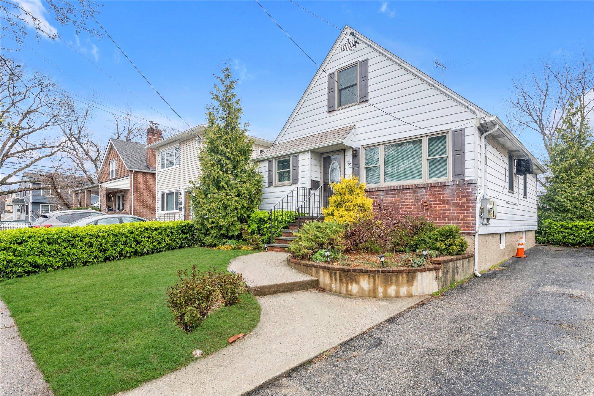 Port Washington, NY 11050,36 Graywood RD