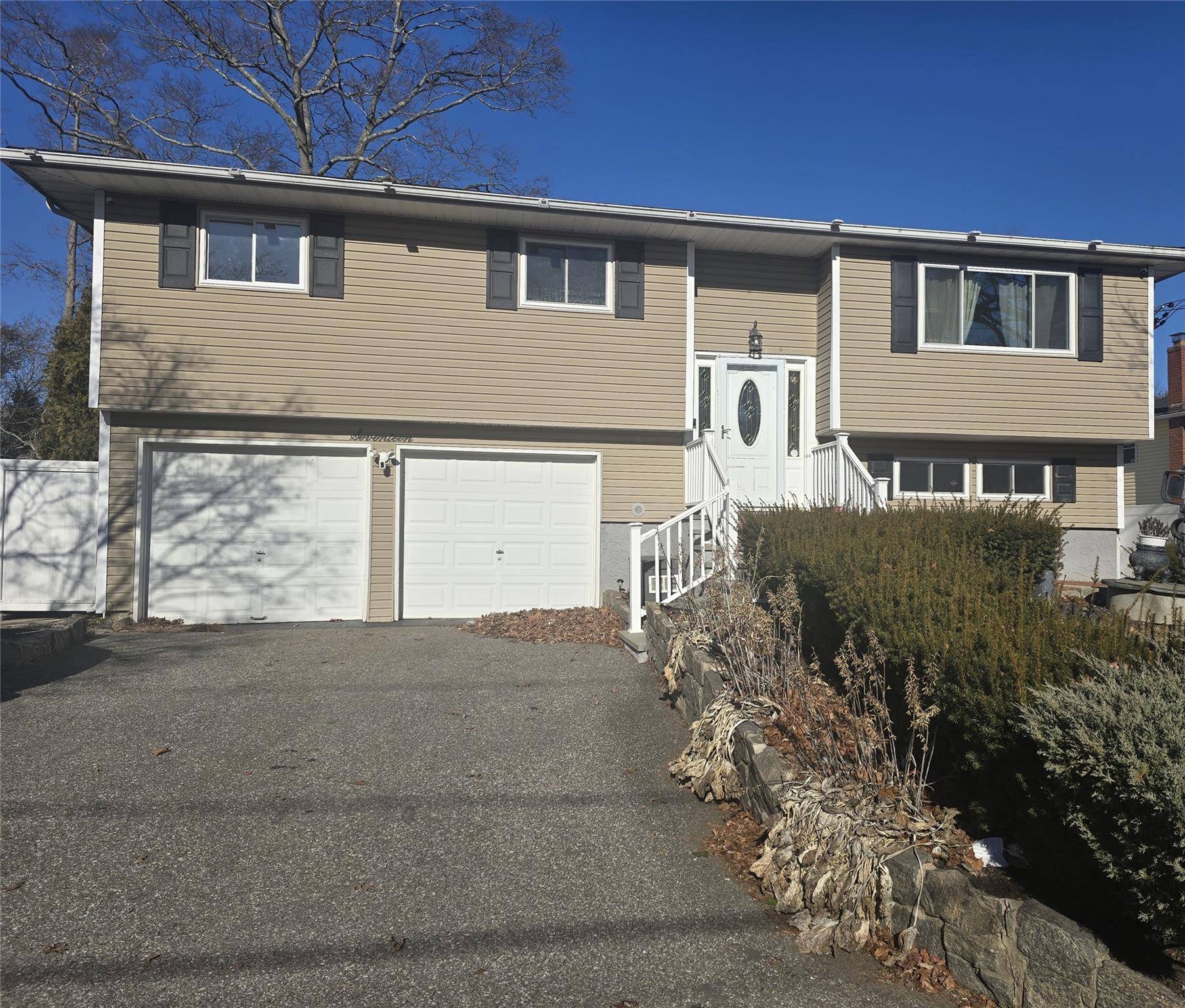 Huntington, NY 11743,17 Lantern ST
