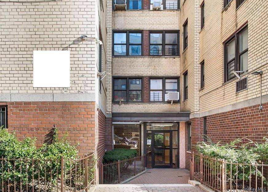 Bronx, NY 10458,2640 Marion AVE #2E