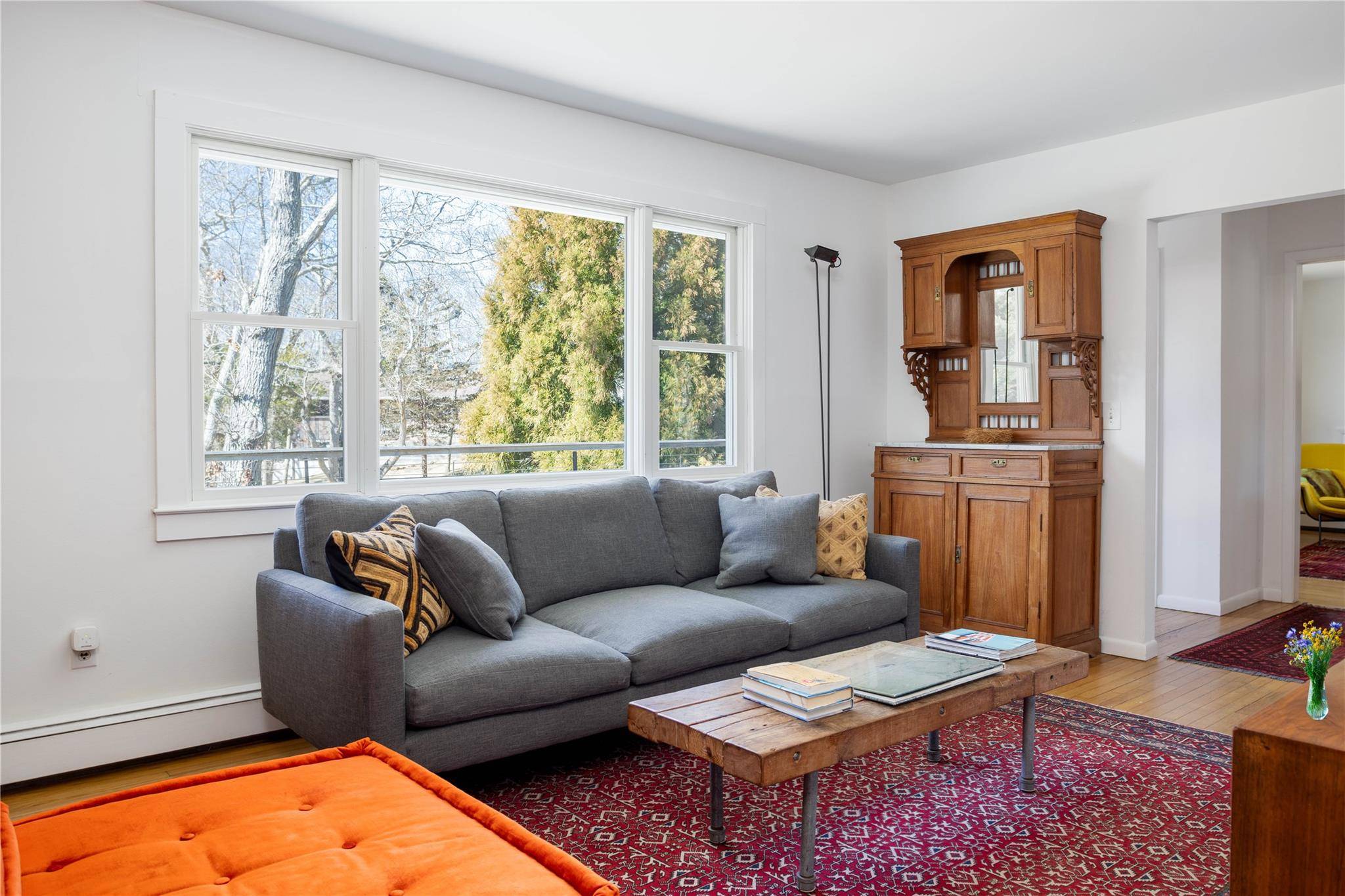 East Hampton, NY 11937,2 Captains WALK