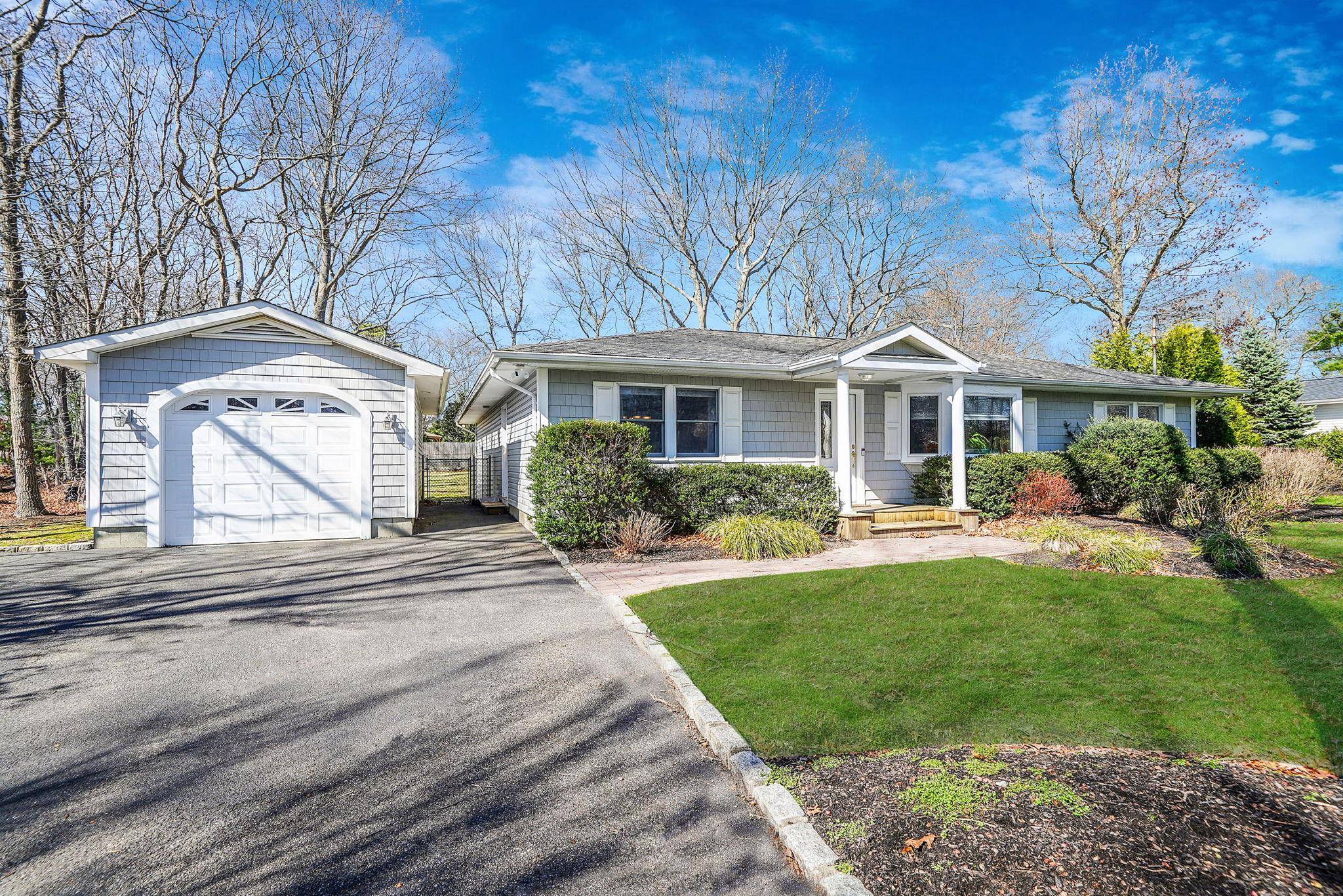 Medford, NY 11763,221 Southaven AVE