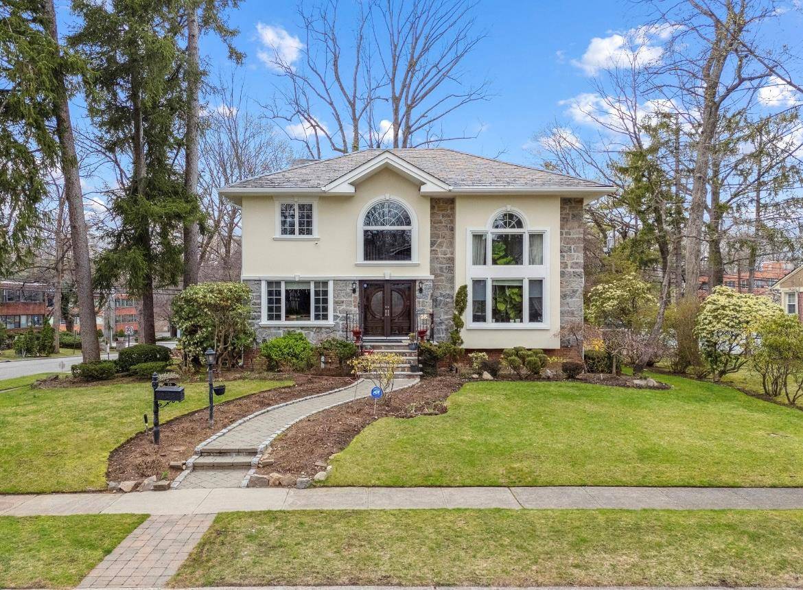 University Gardens, NY 11020,26 SOMERSET DR