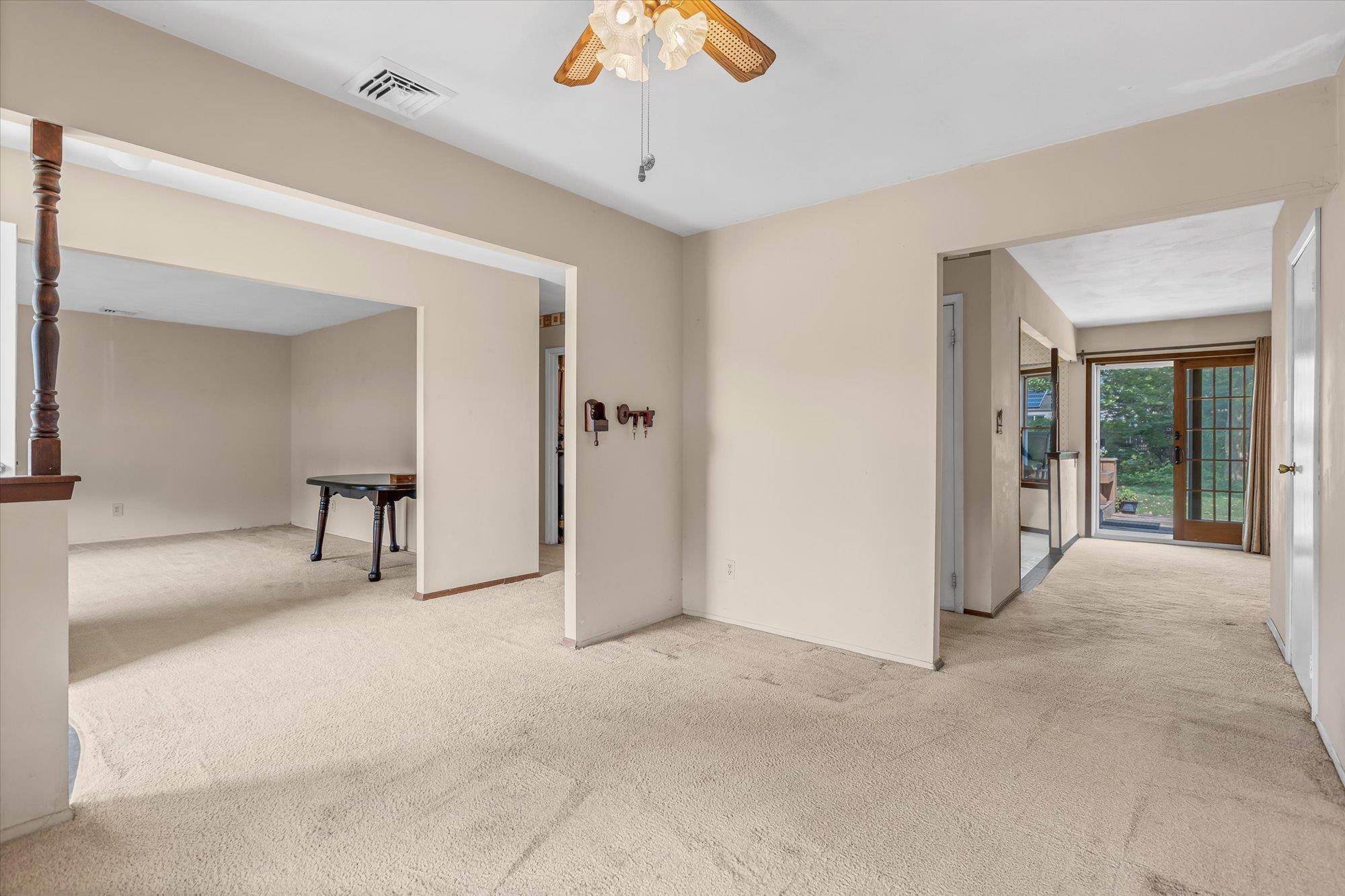 Holbrook, NY 11741,693 Greenbelt Pkwy W