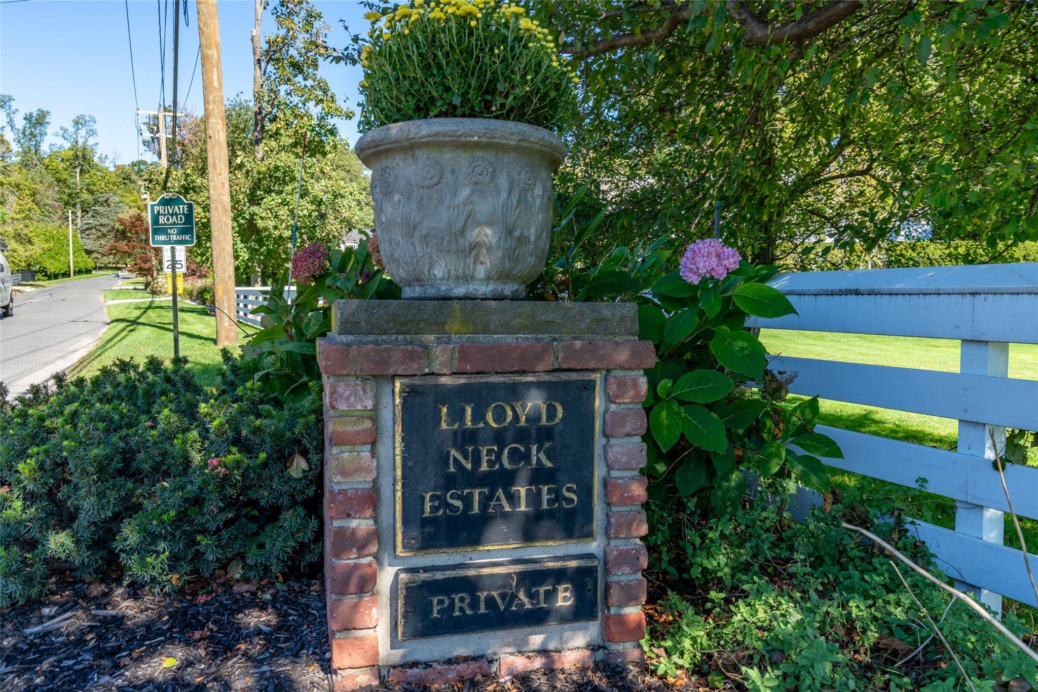 Lloyd Harbor, NY 11743,9 Oakwood DR