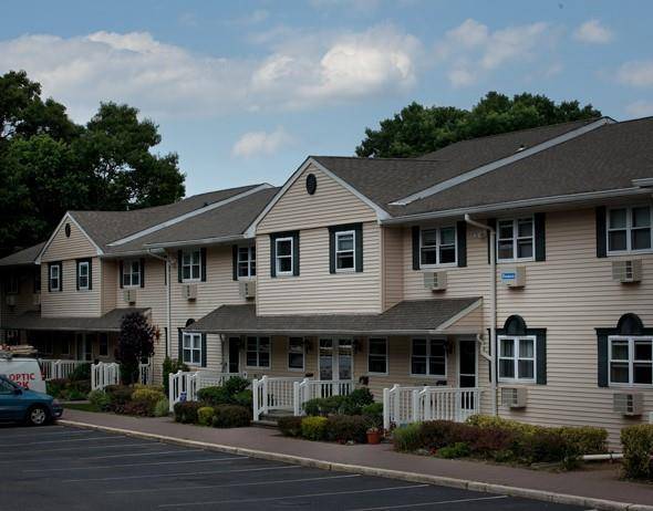 East Islip, NY 11730,280 Bellmore AVE #63