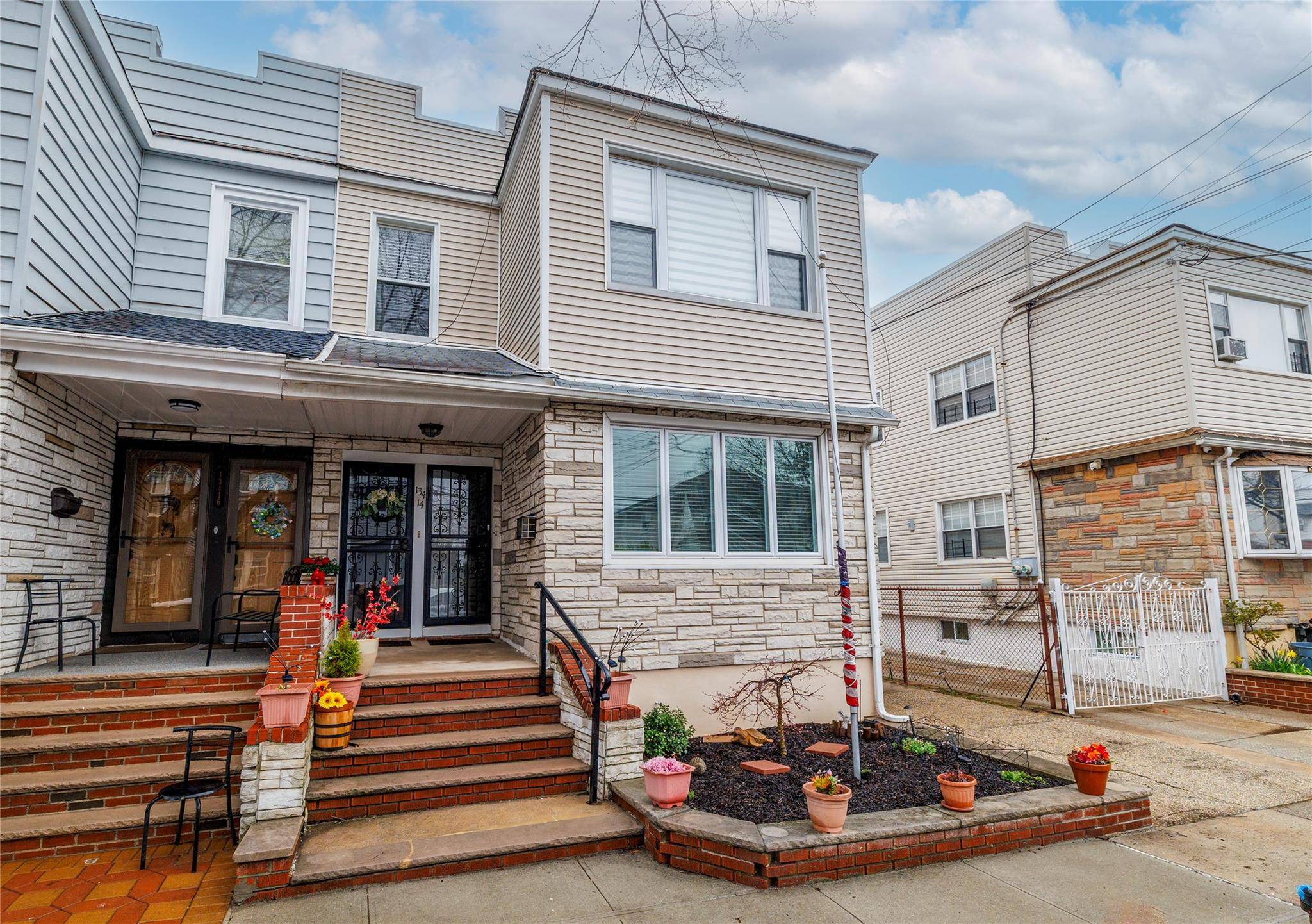 Ozone Park, NY 11417,134-14 Sitka ST