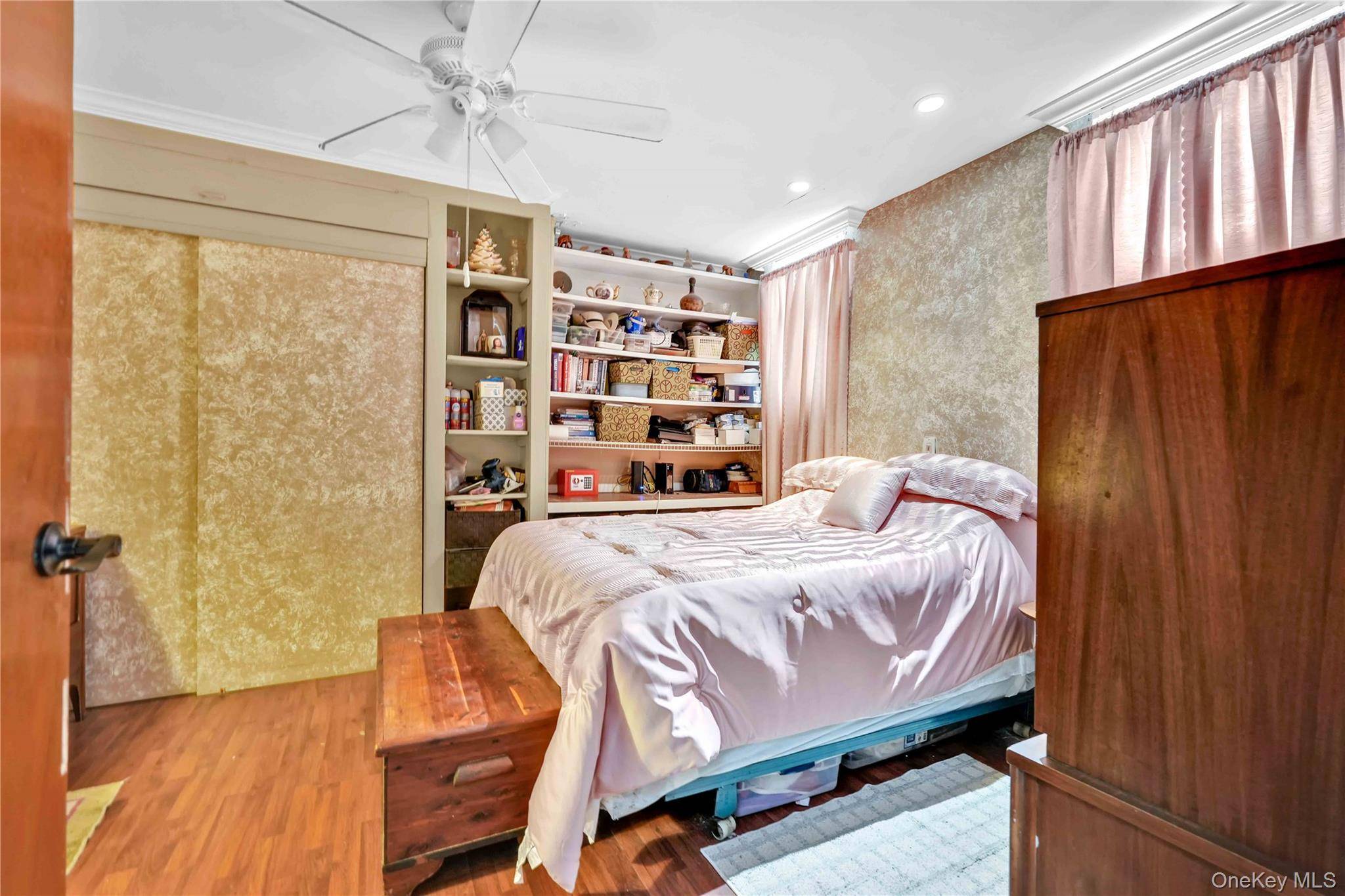 Ridgewood, NY 11385,1623 George ST