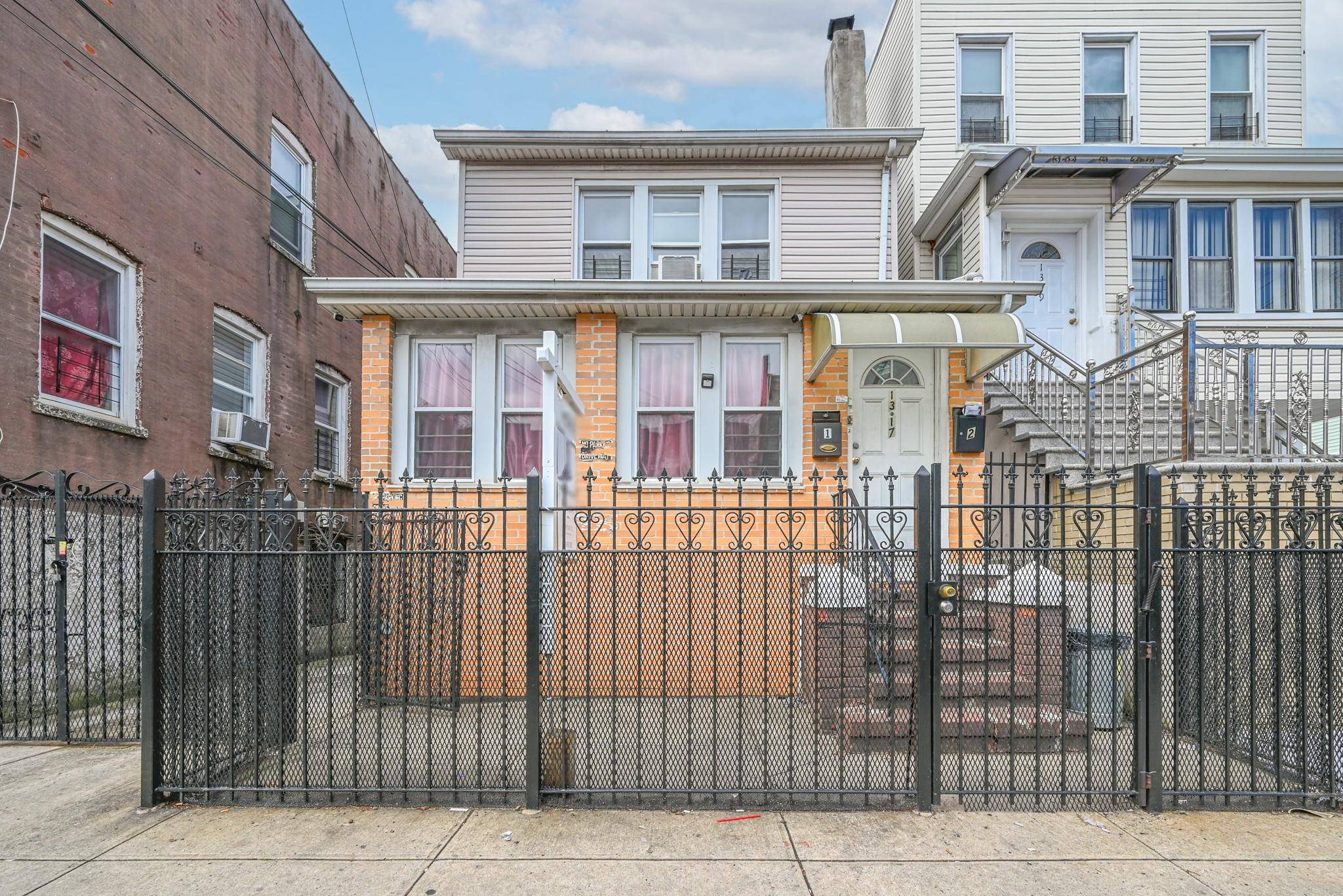 Bronx, NY 10472,1317 Thieriot AVE