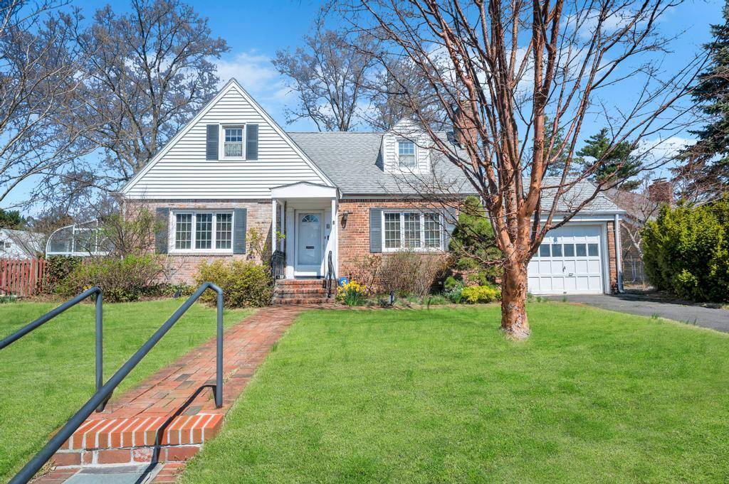 Great Neck, NY 11024,8 Brown Road