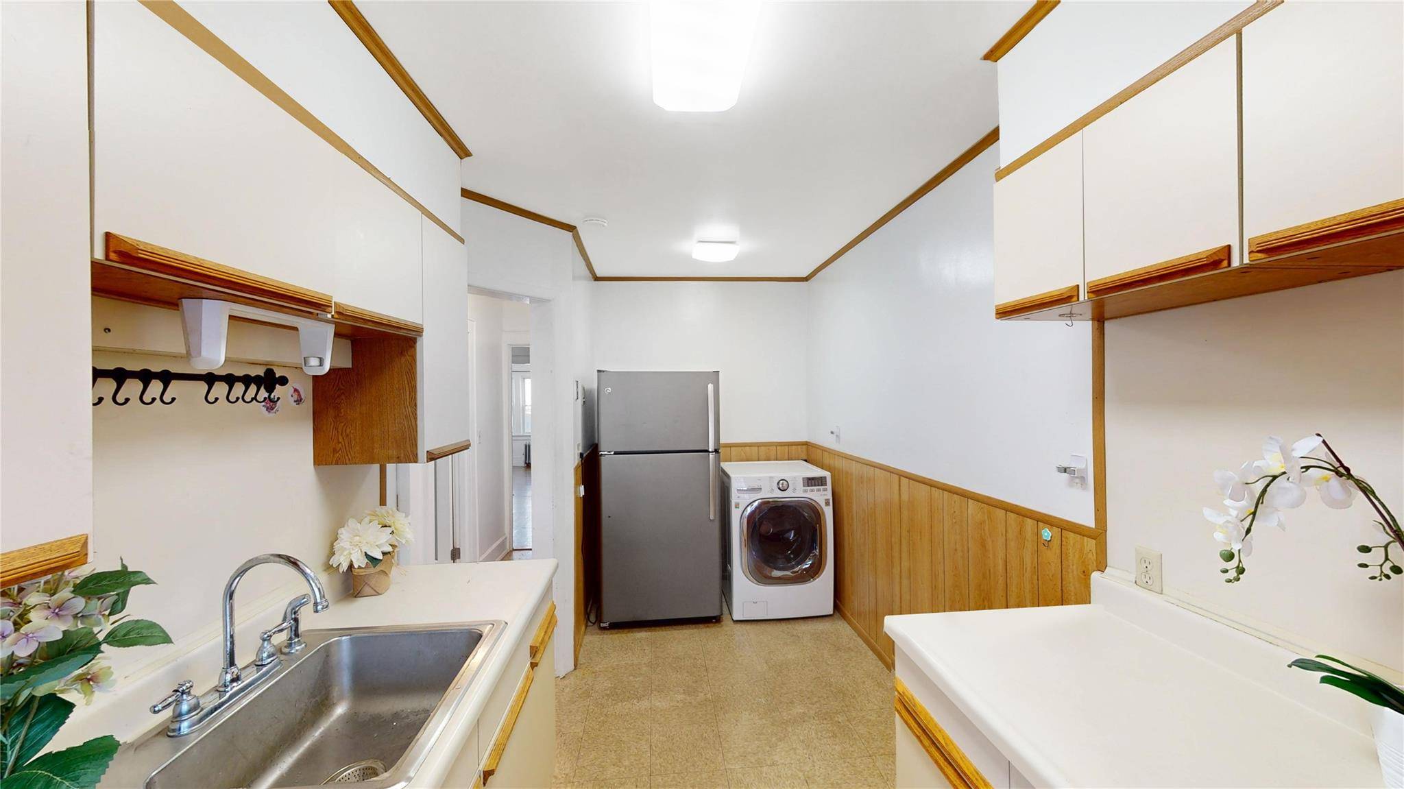 Woodside, NY 11377,32-16 54 St