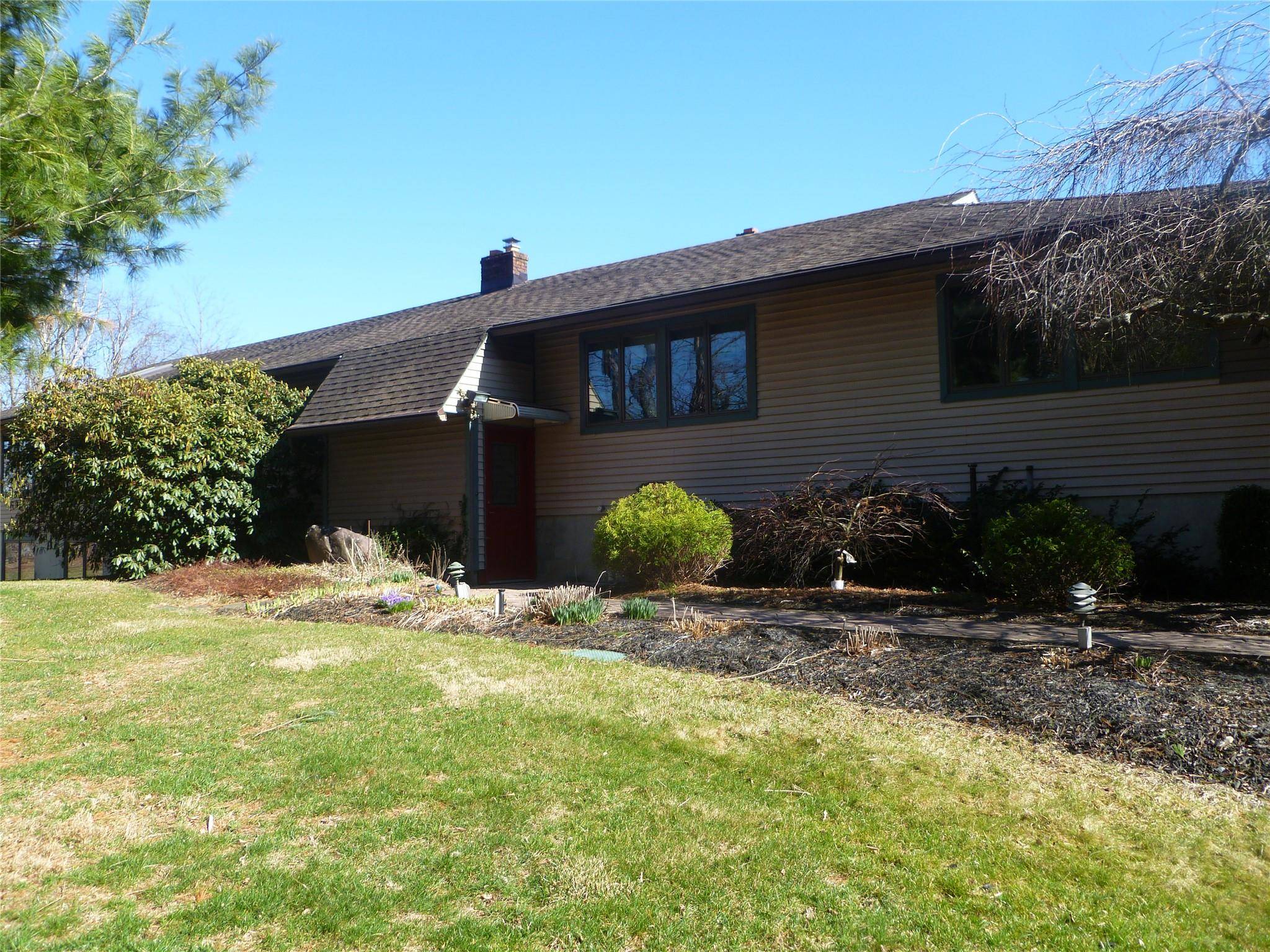 Wallkill, NY 12589,370 Forest RD
