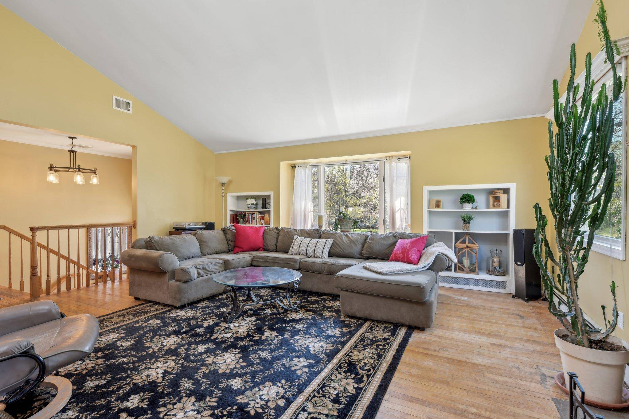 Northport, NY 11768,28 Greentree CT