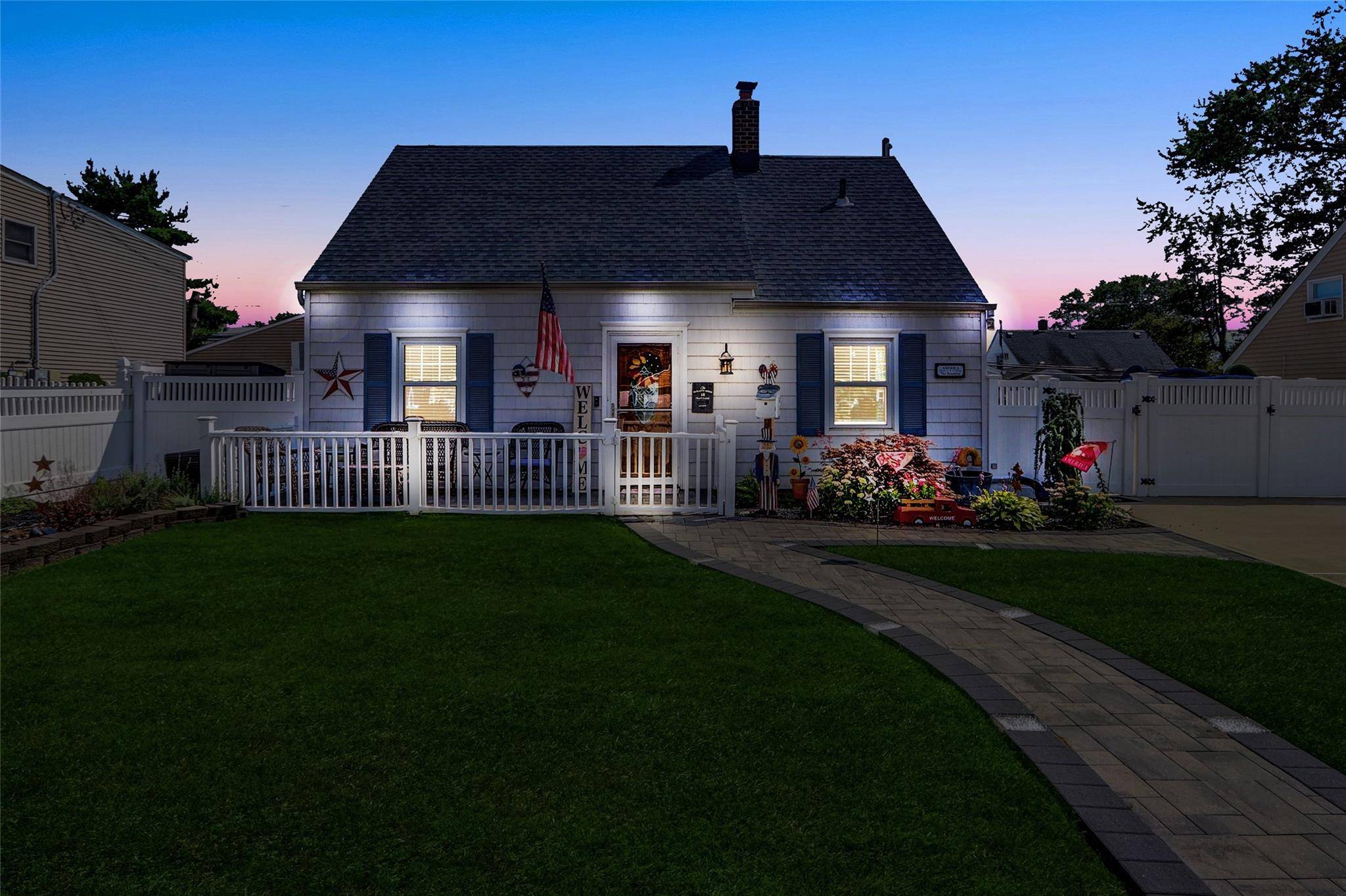 Levittown, NY 11756,18 Clay LN