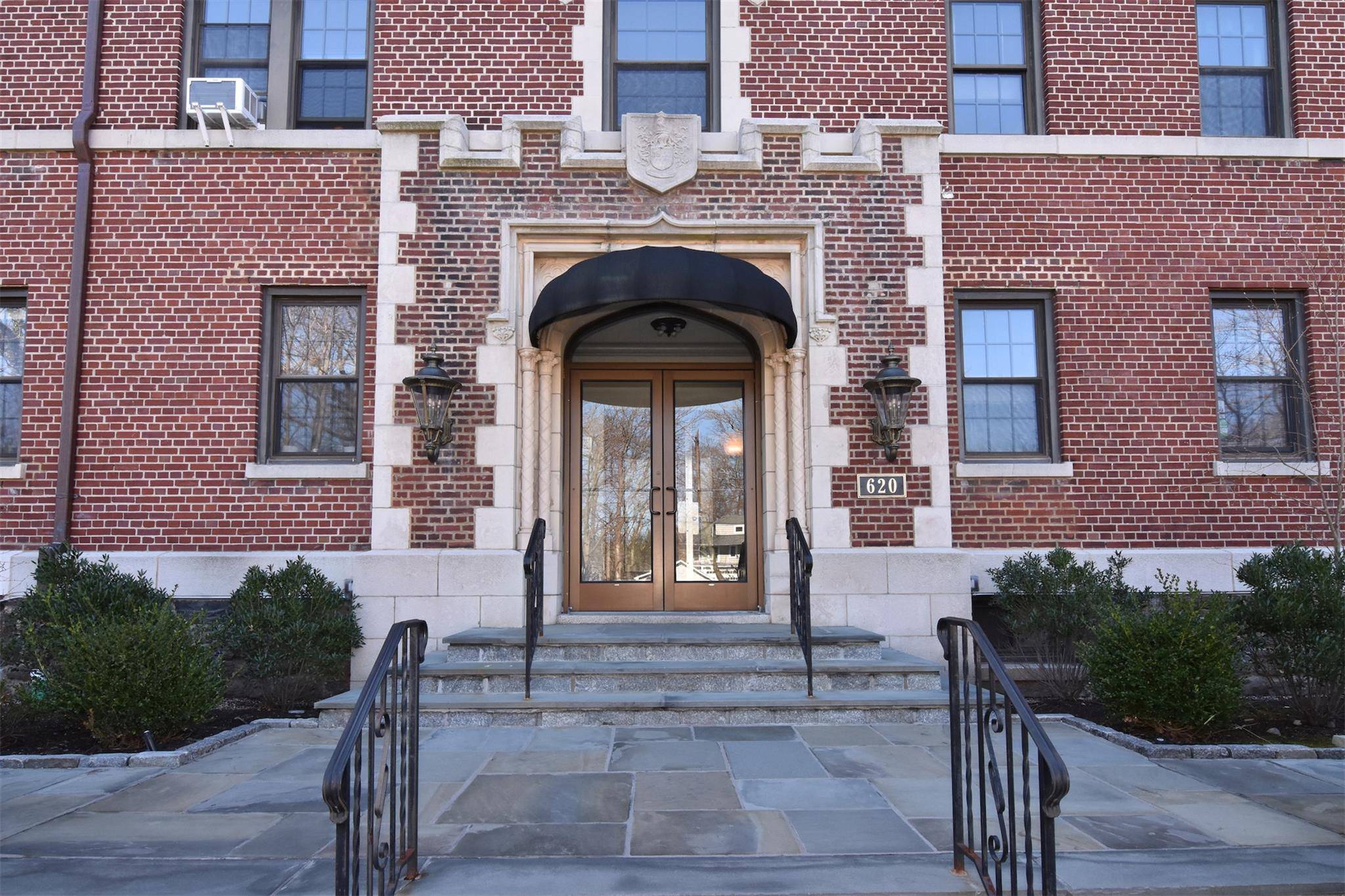 Pelham, NY 10803,620 Pelhamdale #33