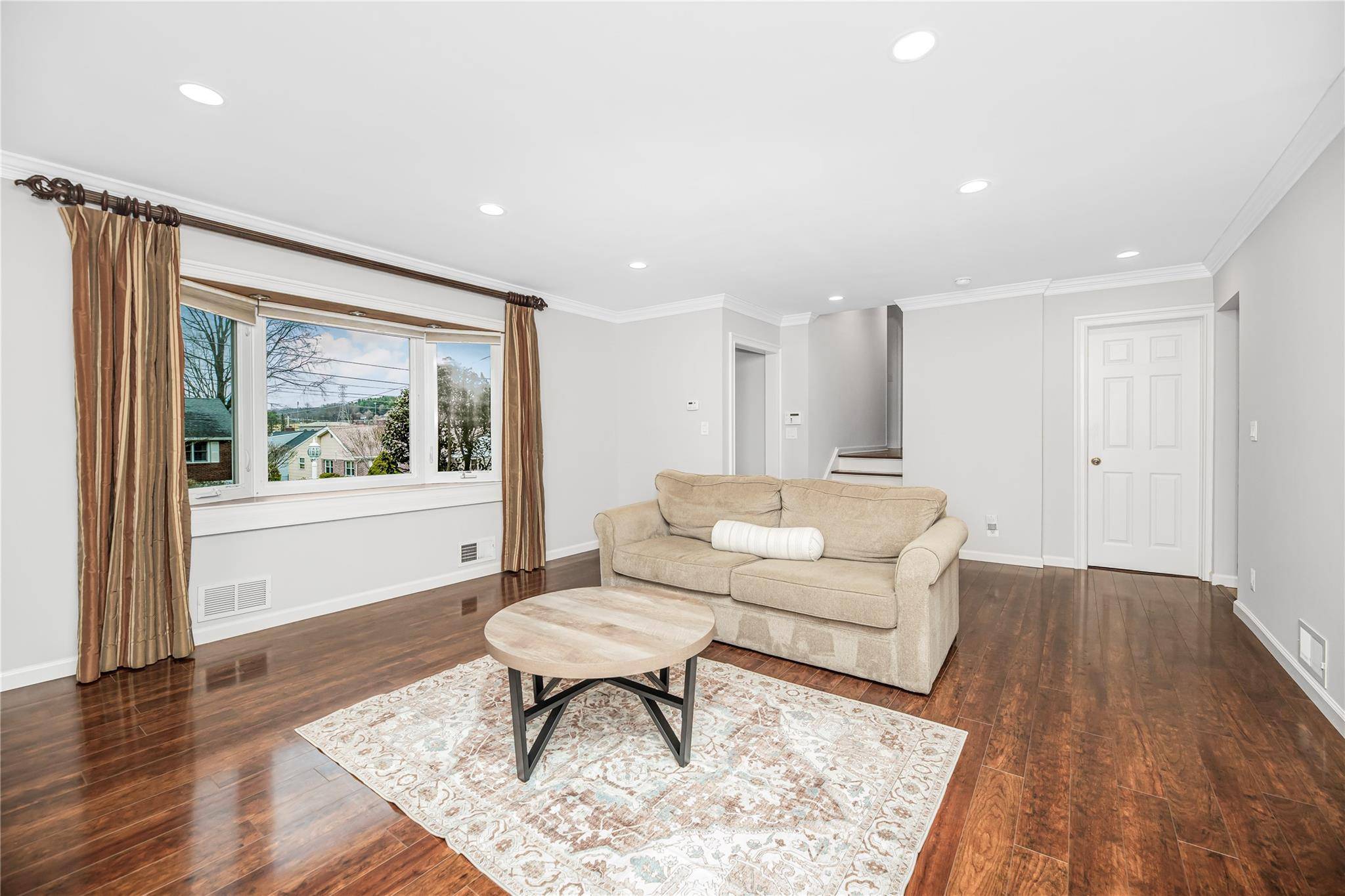 Valhalla, NY 10595,4 Ann PL
