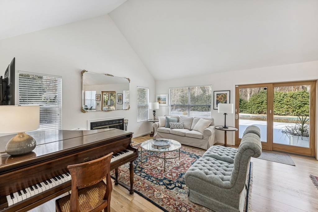 East Hampton, NY 11937,12 President ST