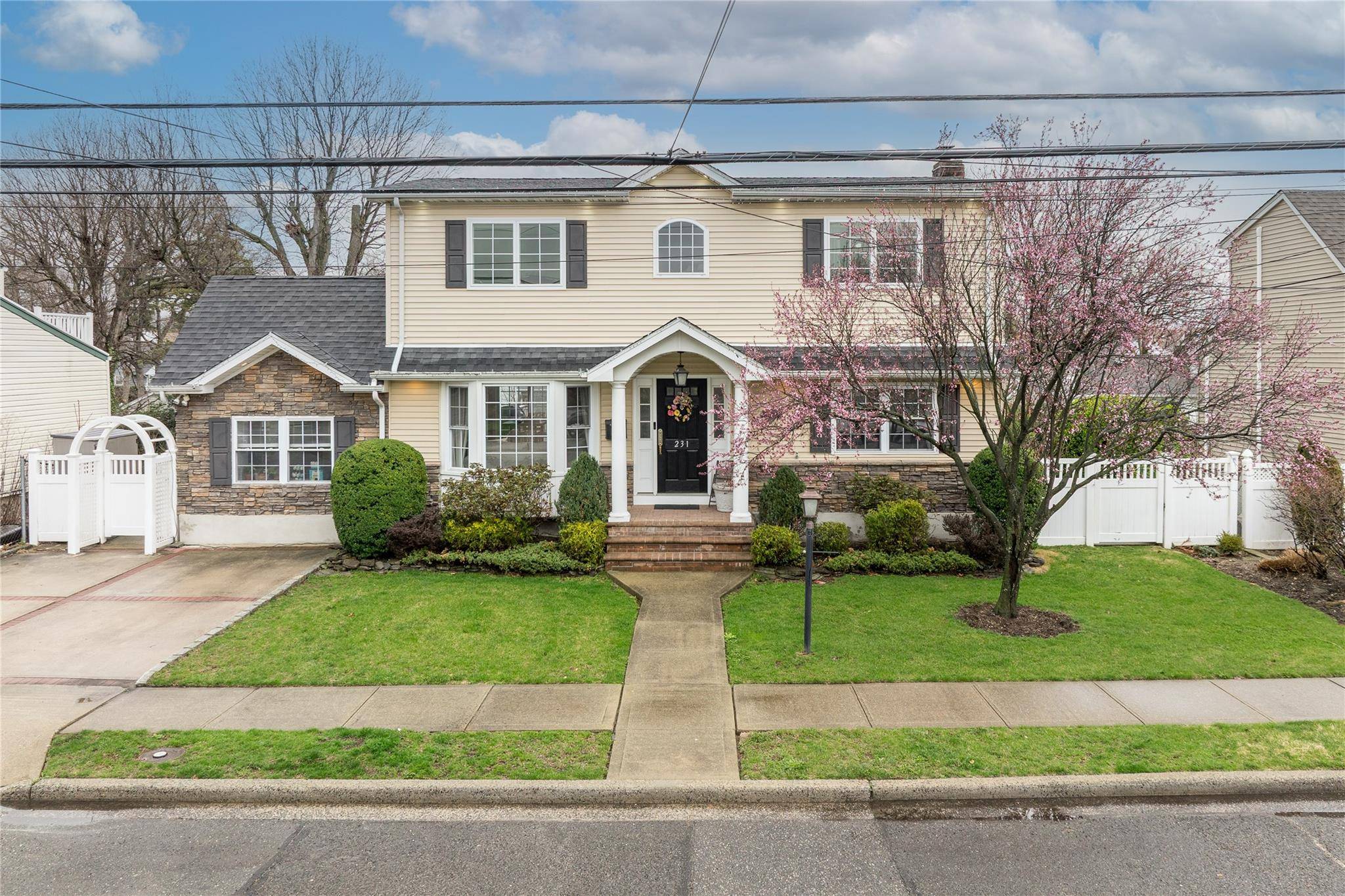 Franklin Square, NY 11010,231 Doris AVE
