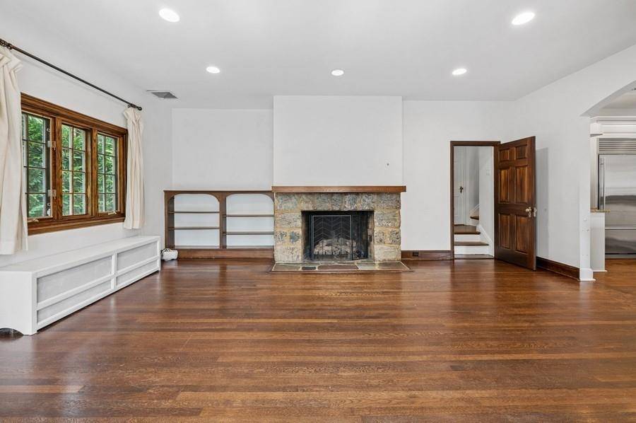 Larchmont, NY 10538,51 Valley RD