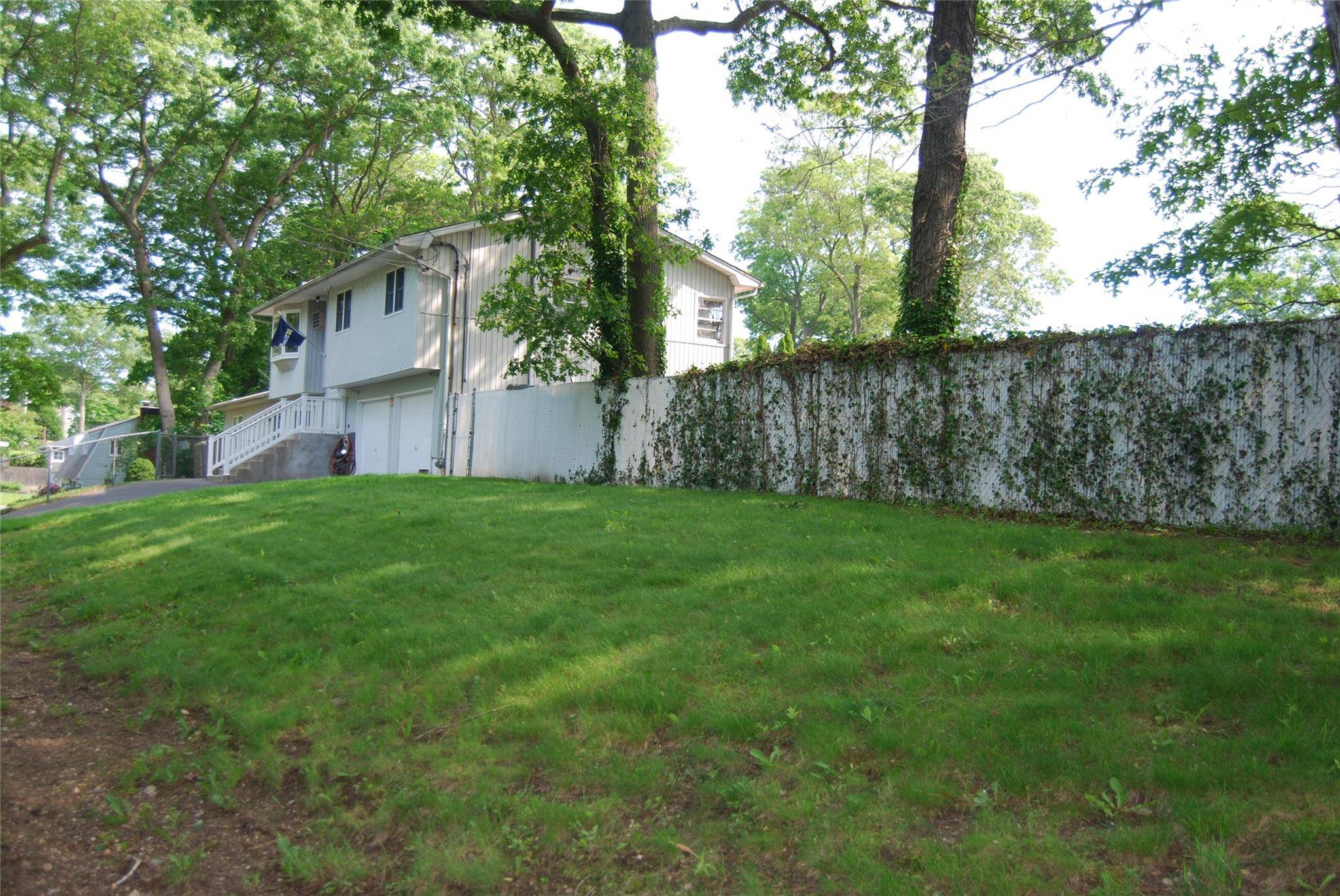 Ronkonkoma, NY 11779,93 W 6th ST