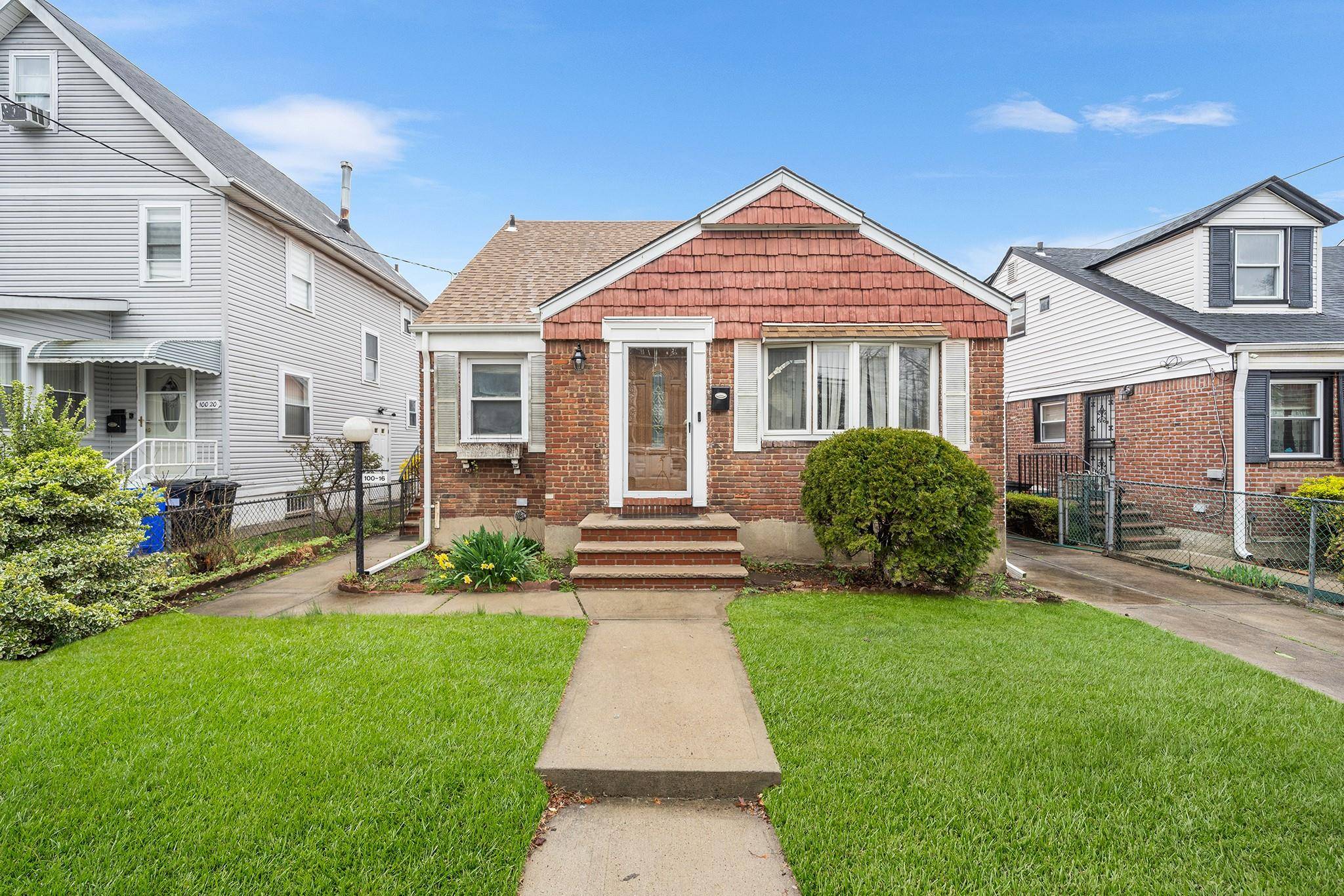 Hollis, NY 11423,100-16 205th PL