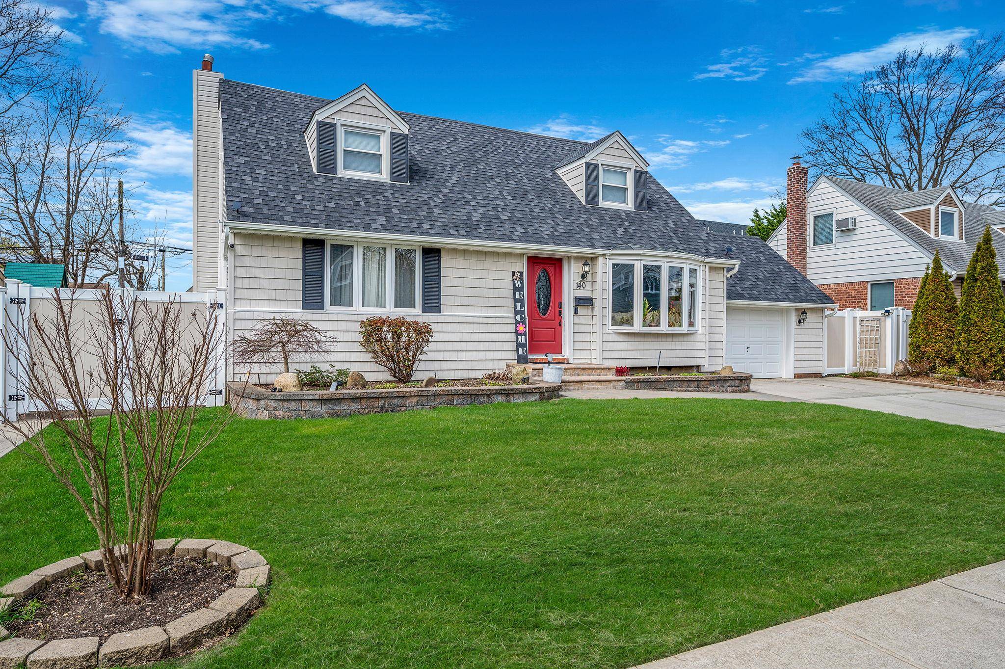 East Meadow, NY 11554,140 Rosalie DR