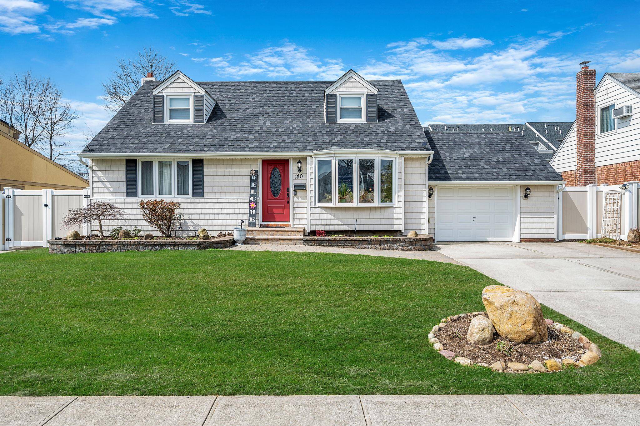 East Meadow, NY 11554,140 Rosalie DR