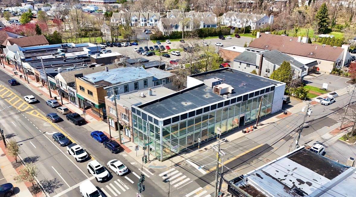Smithtown, NY 11787,115 E Main ST