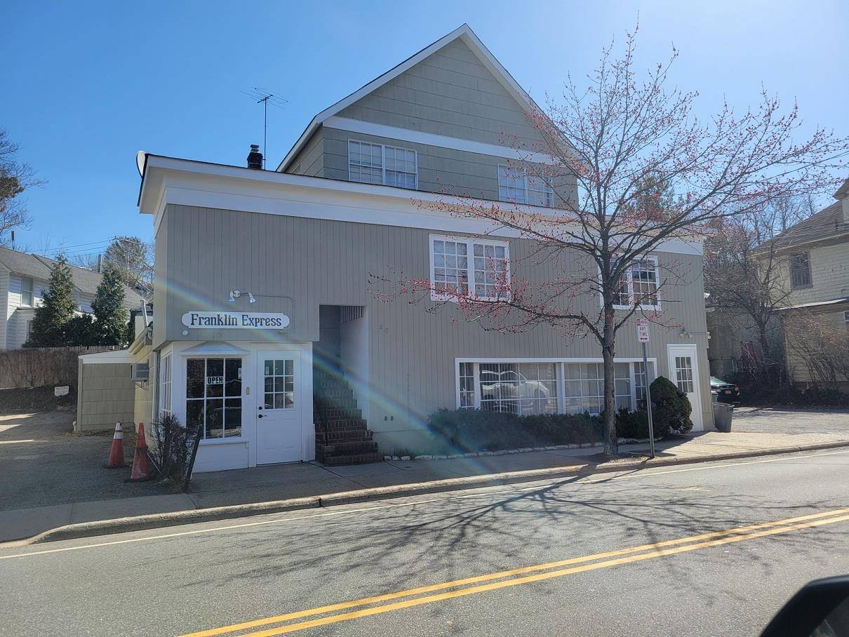 Roslyn, NY 11576,20 Bryant AVE