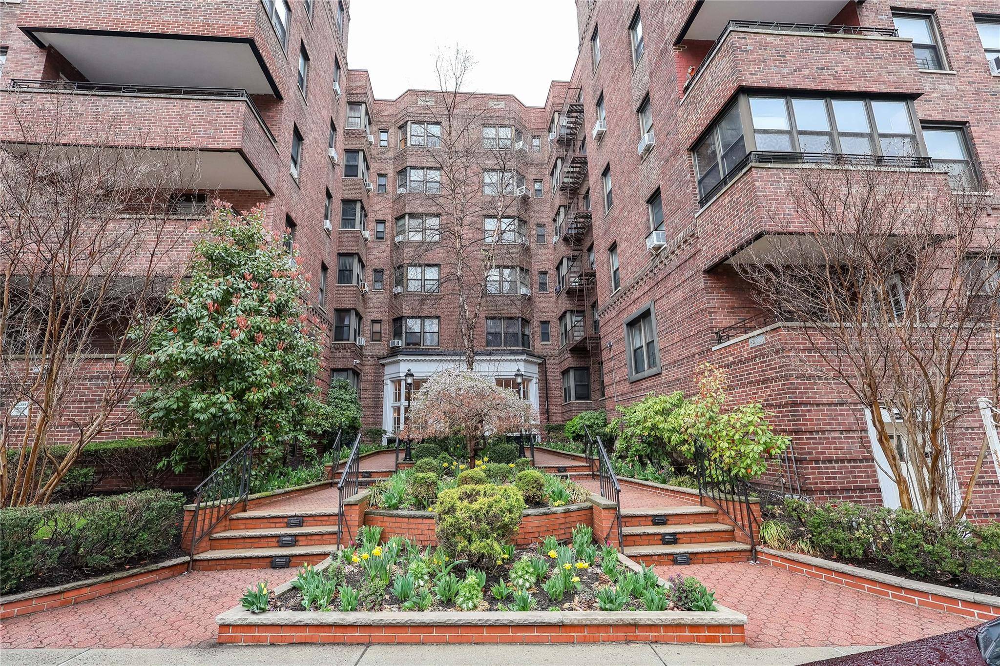 Forest Hills, NY 11375,69-40 Yellowstone BLVD #620