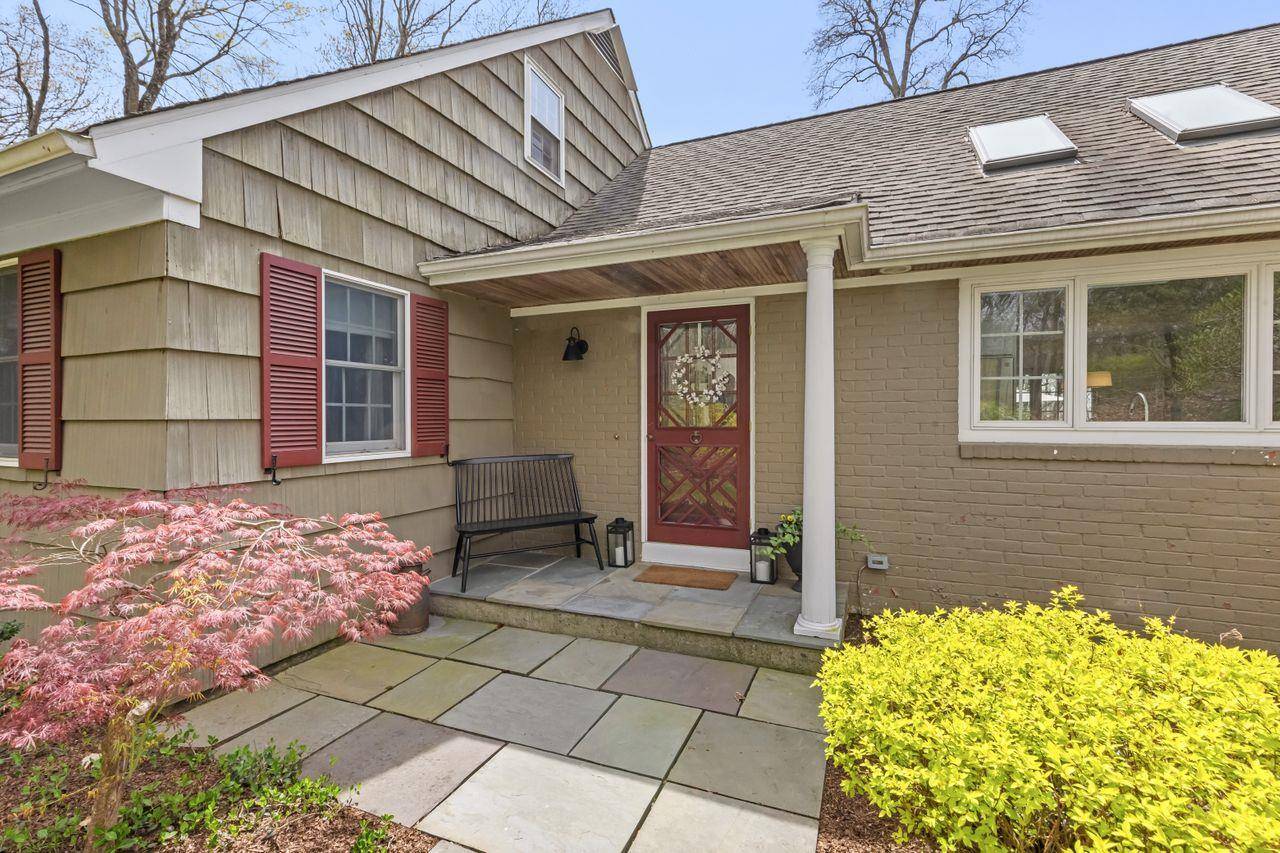 Katonah, NY 10536,35 Leslie LN