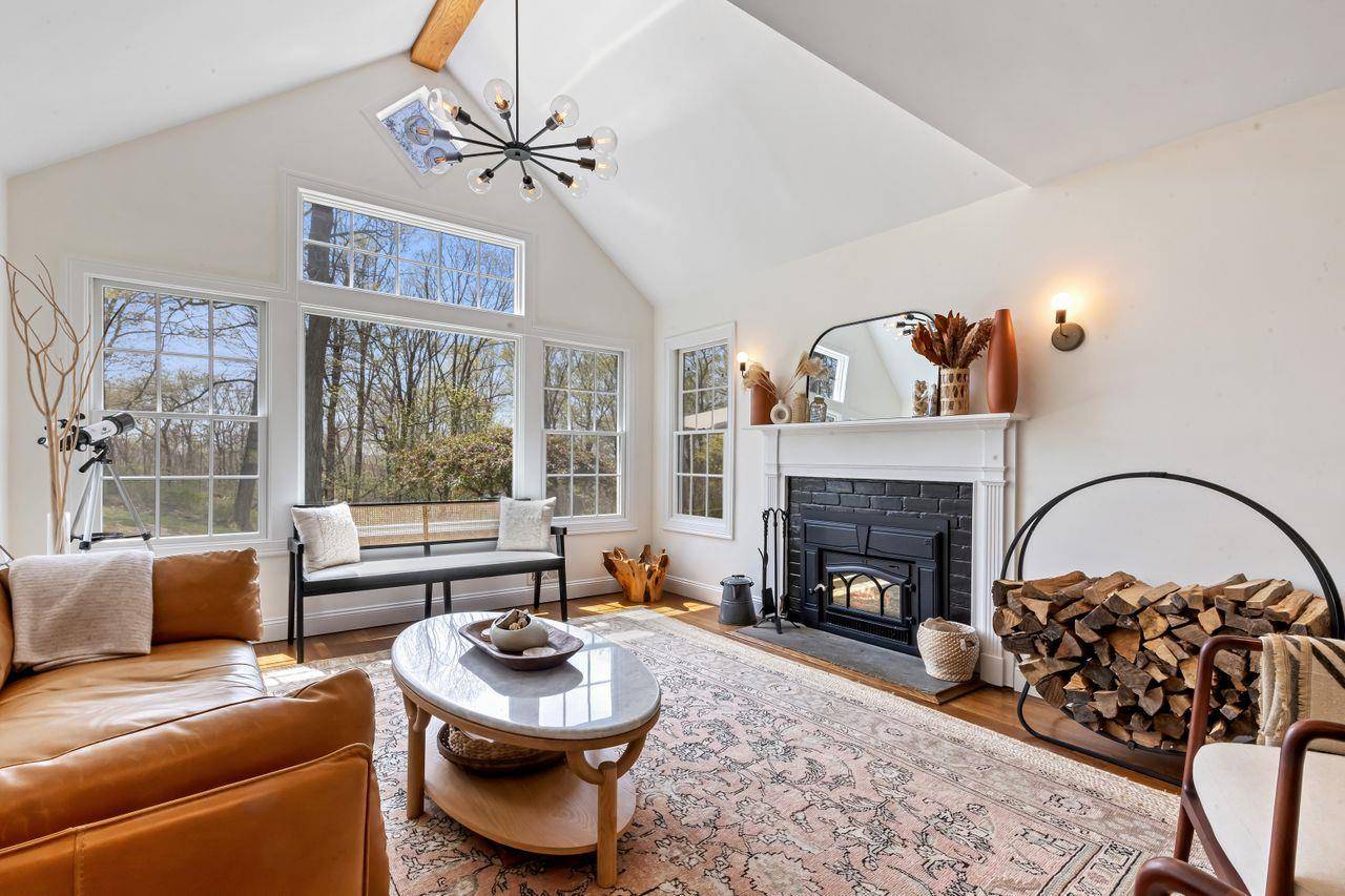 Katonah, NY 10536,35 Leslie LN