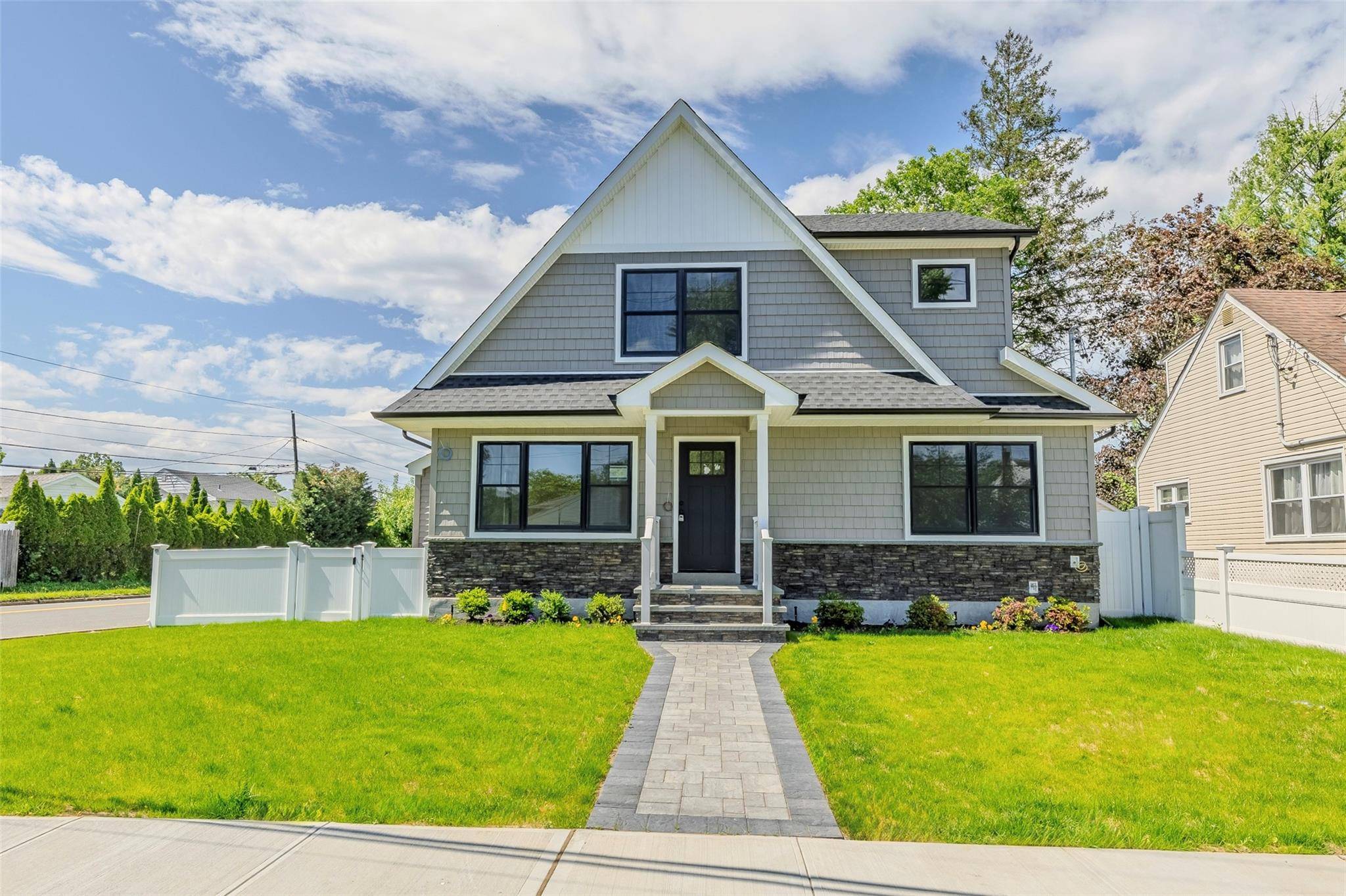 Hicksville, NY 11801,214 9th ST