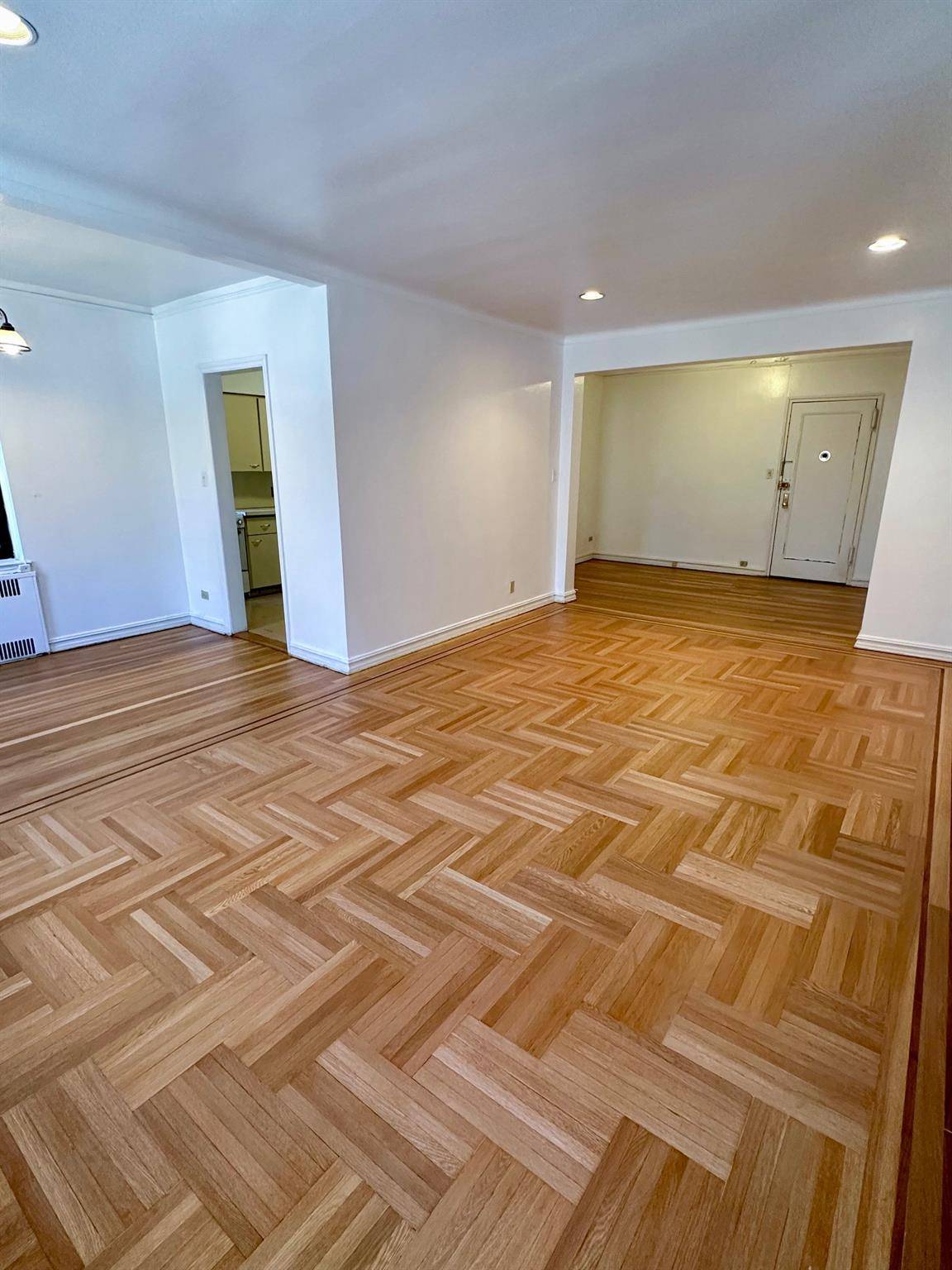 Jackson Heights, NY 11372,77-11 35th AVE #2