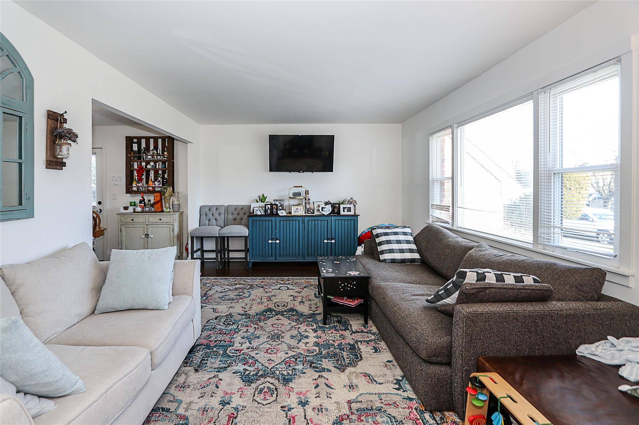 Westbury, NY 11590,47 Manhattan AVE
