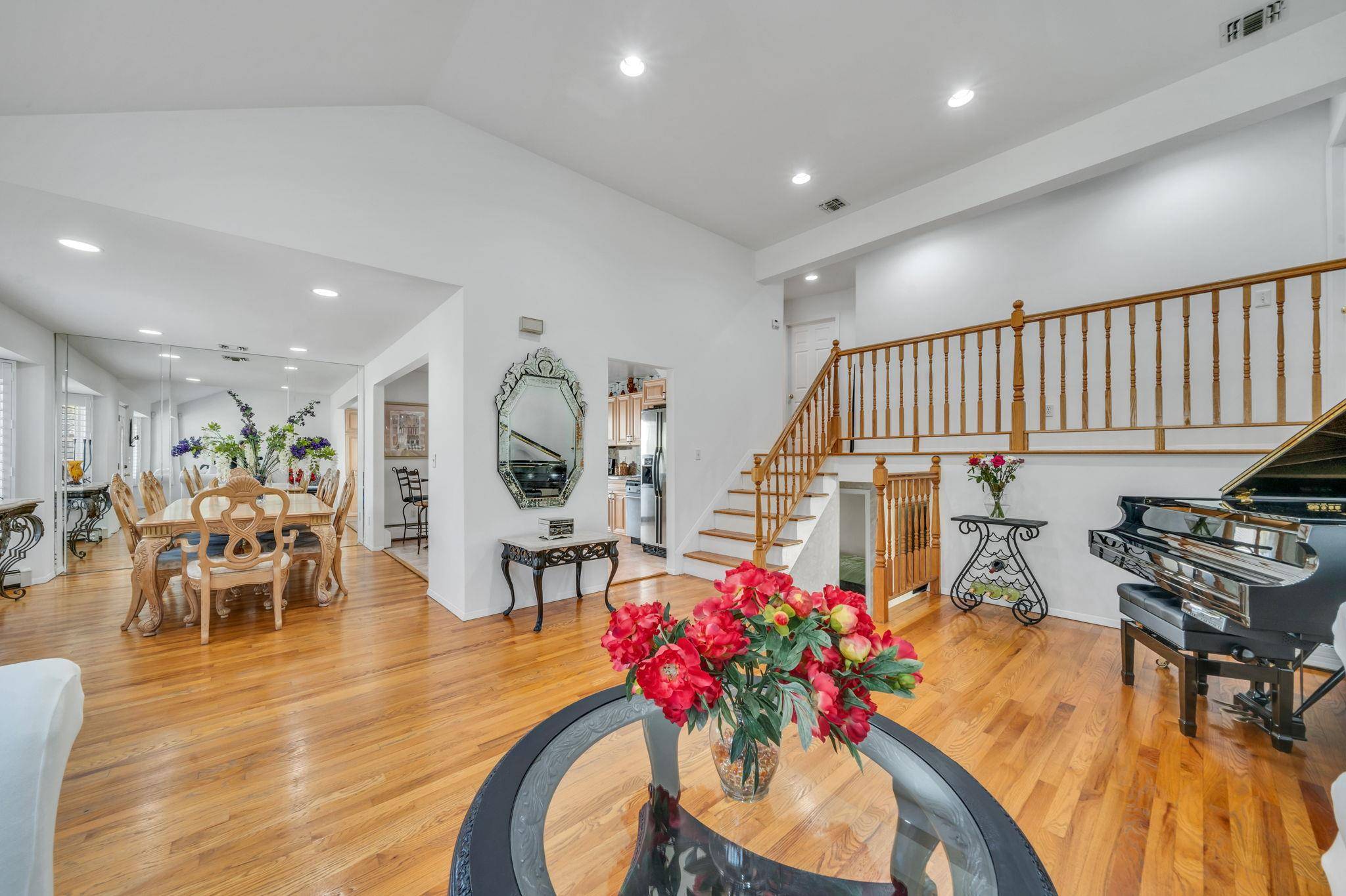 Syosset, NY 11791,42 Marlene DR