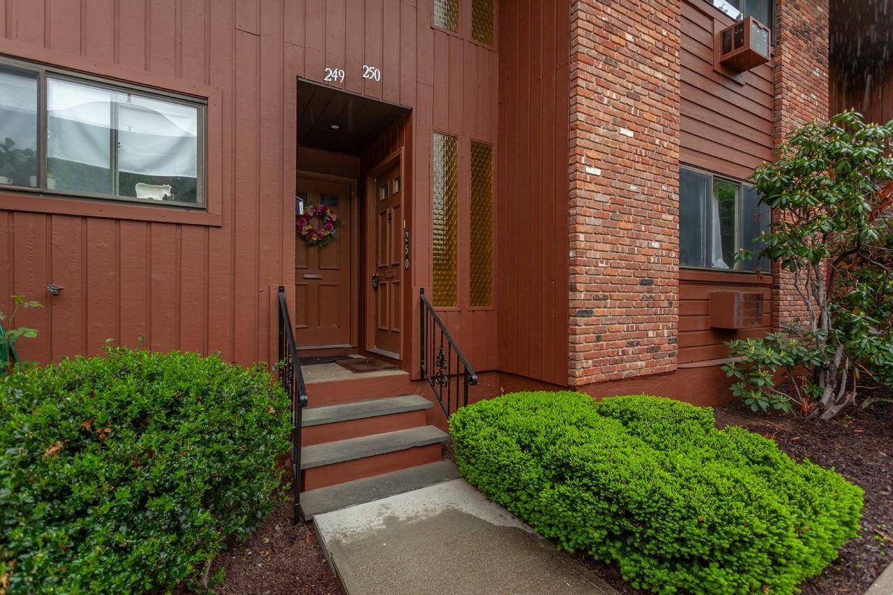 Montrose, NY 10548,250 Coachlight SQ #Building 6 Unit 250